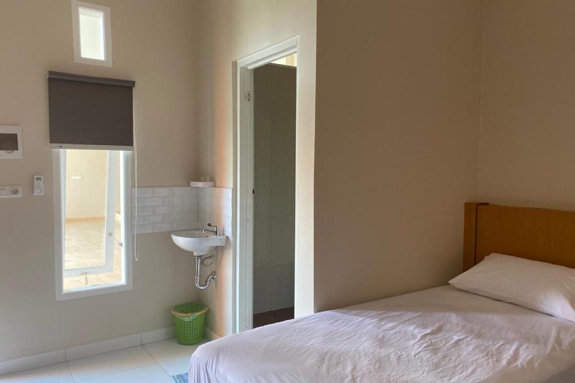 Nietsa Guest House Palu RedPartner Standard Room 3