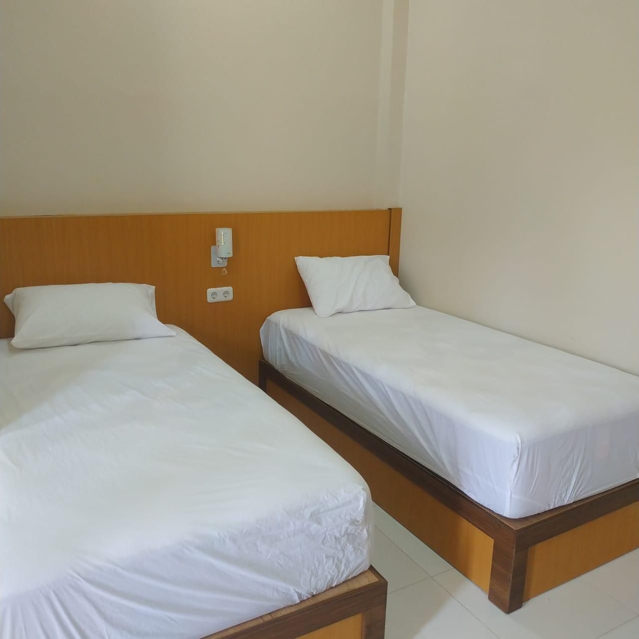 Nietsa Guest House Palu RedPartner Twin Room 2