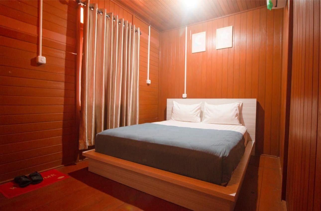 Granada Inn Palu Superior Queen Room