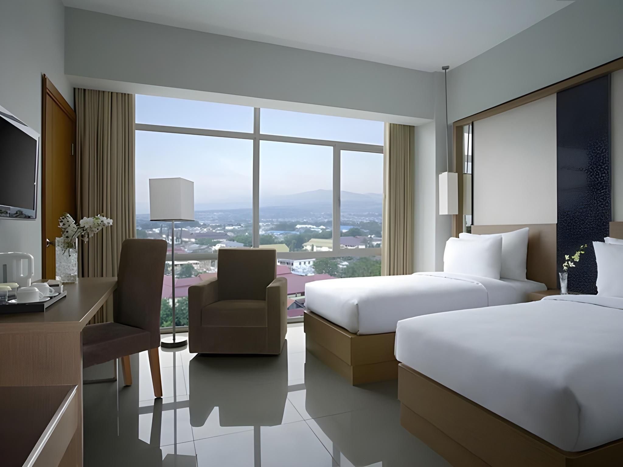 Hotel Santika Palu Deluxe Room King 3
