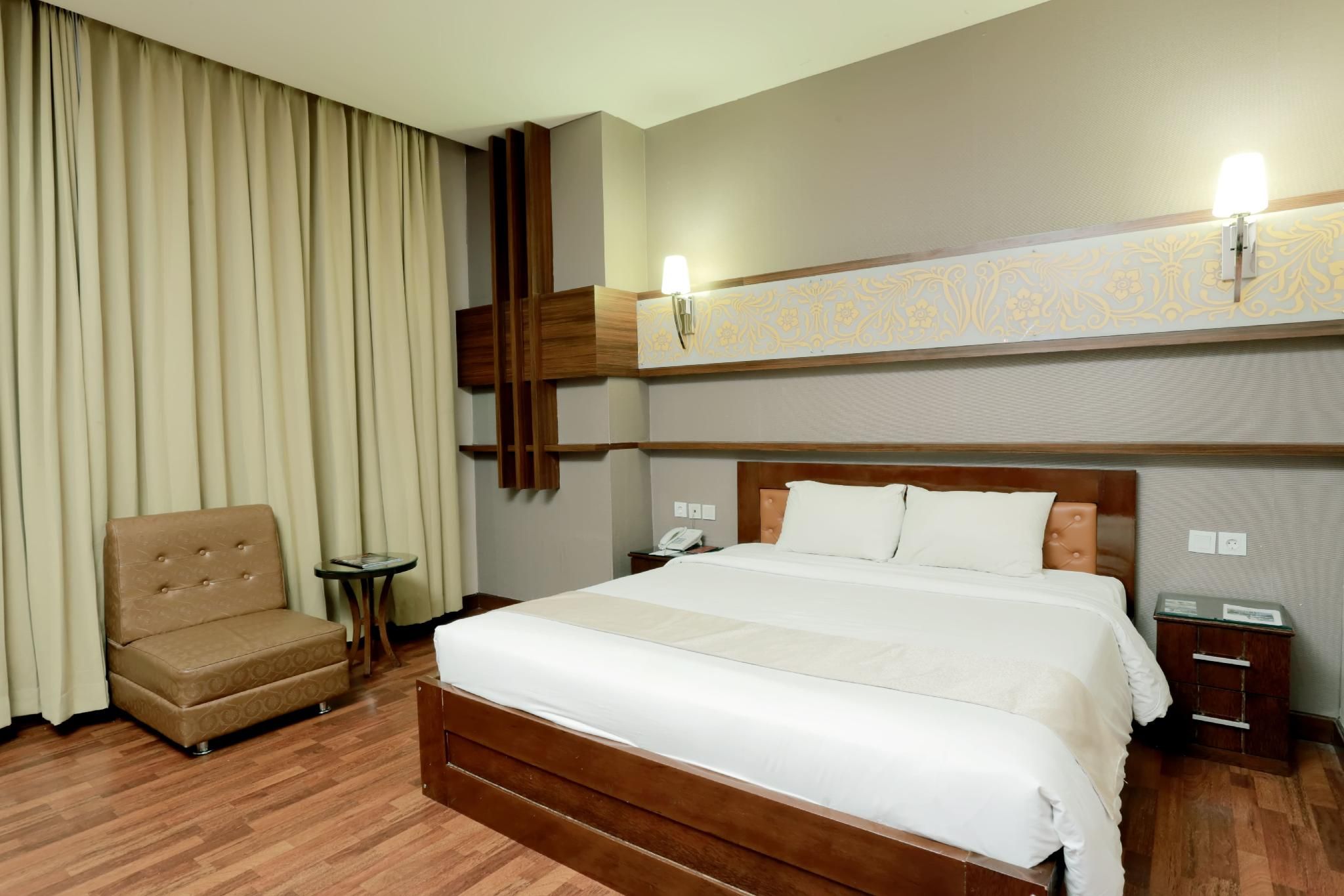 Sutan Raja Hotel & Convention Palu Deluxe Room