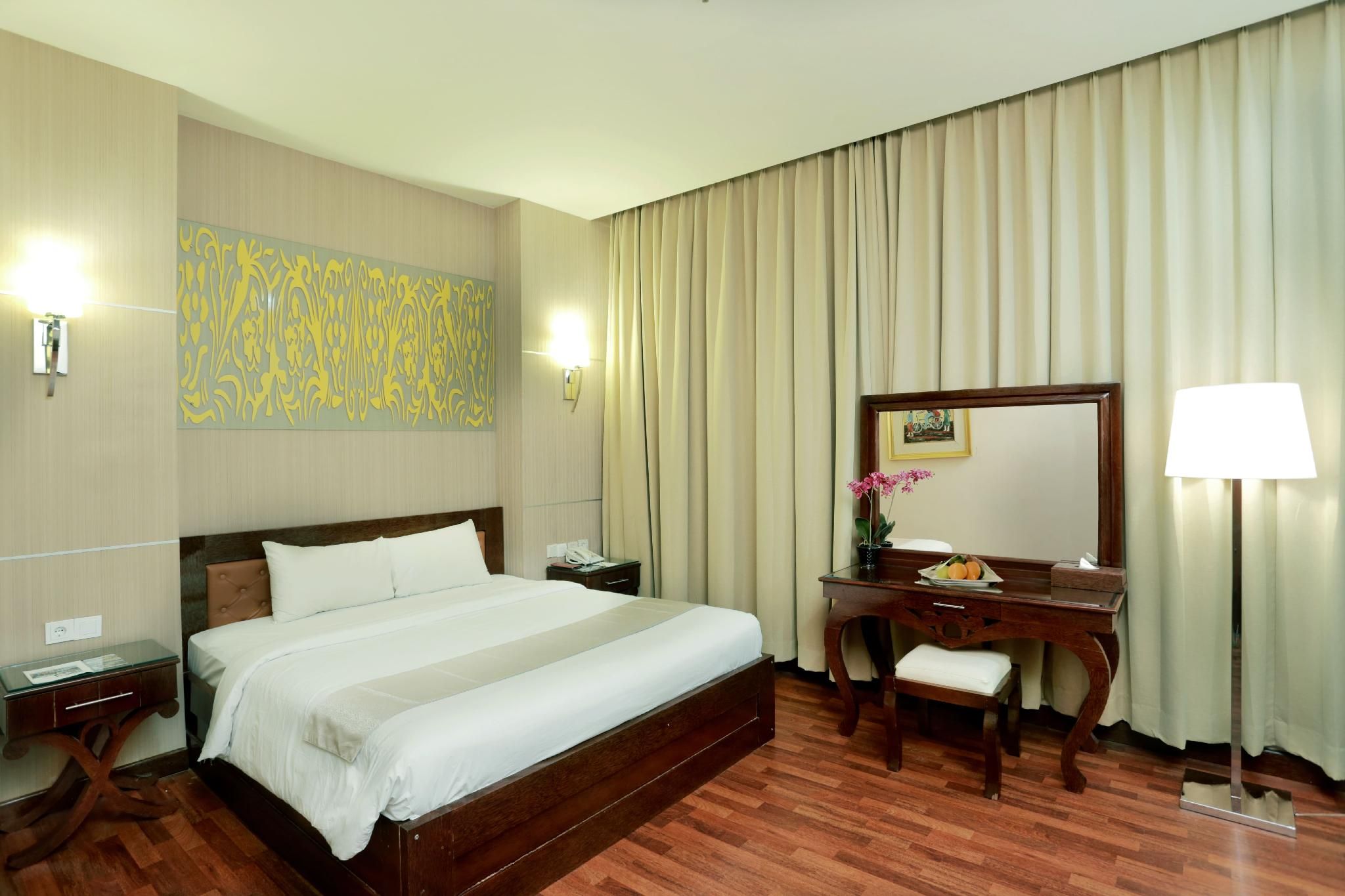 Sutan Raja Hotel & Convention Palu Deluxe Room 2