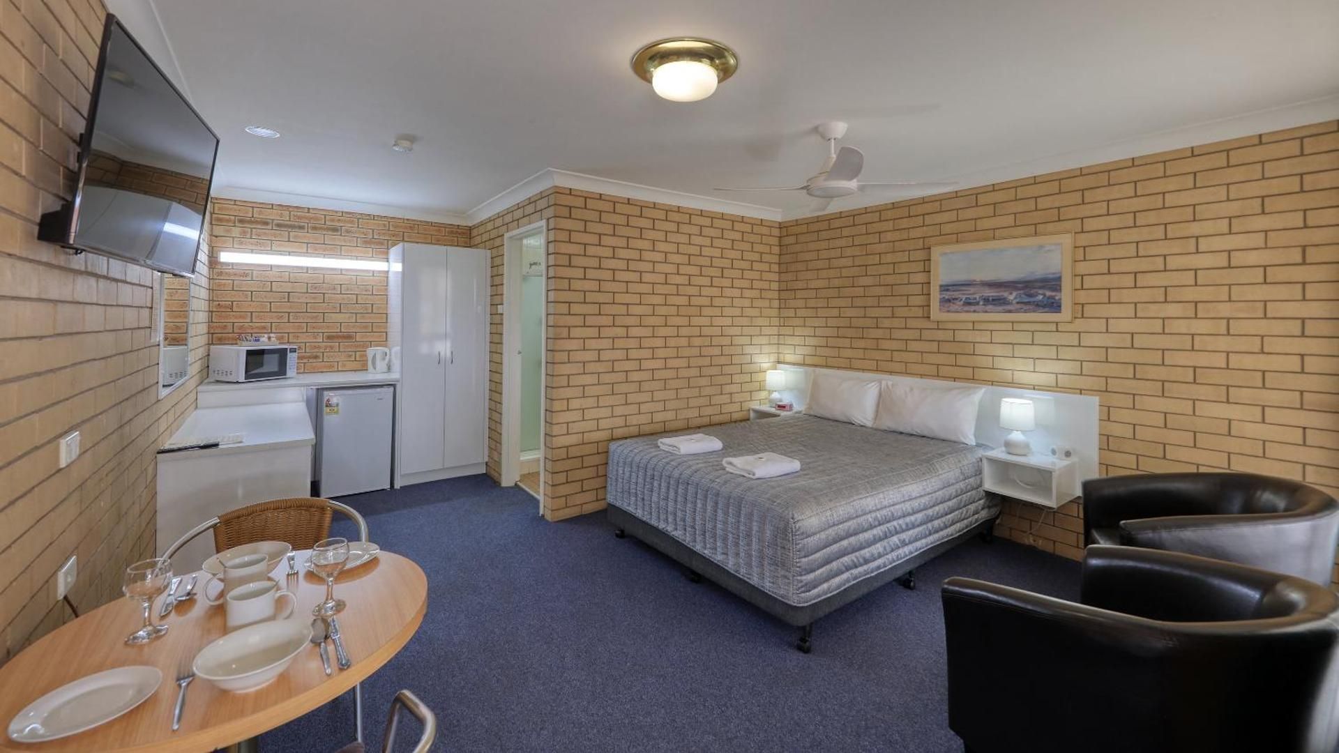 Standard Queen Room
