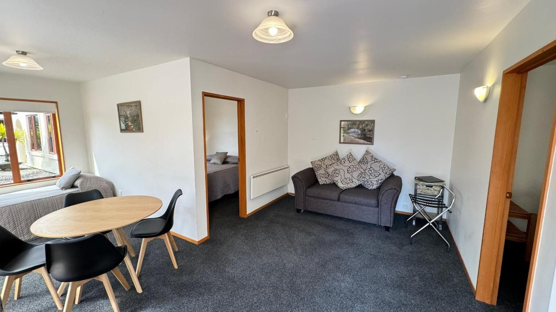 Two Bedroom Cottage with Spa Bath