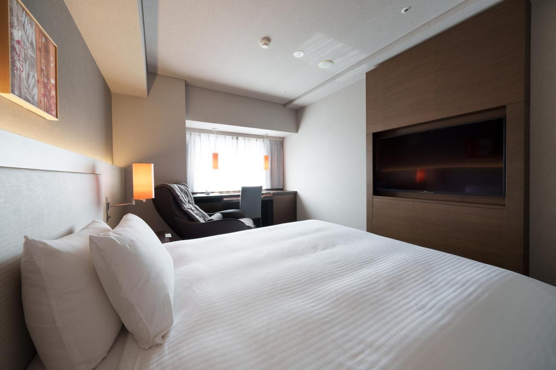 Queen Room with Massage Chair (1 Adult) - Non-Smoking