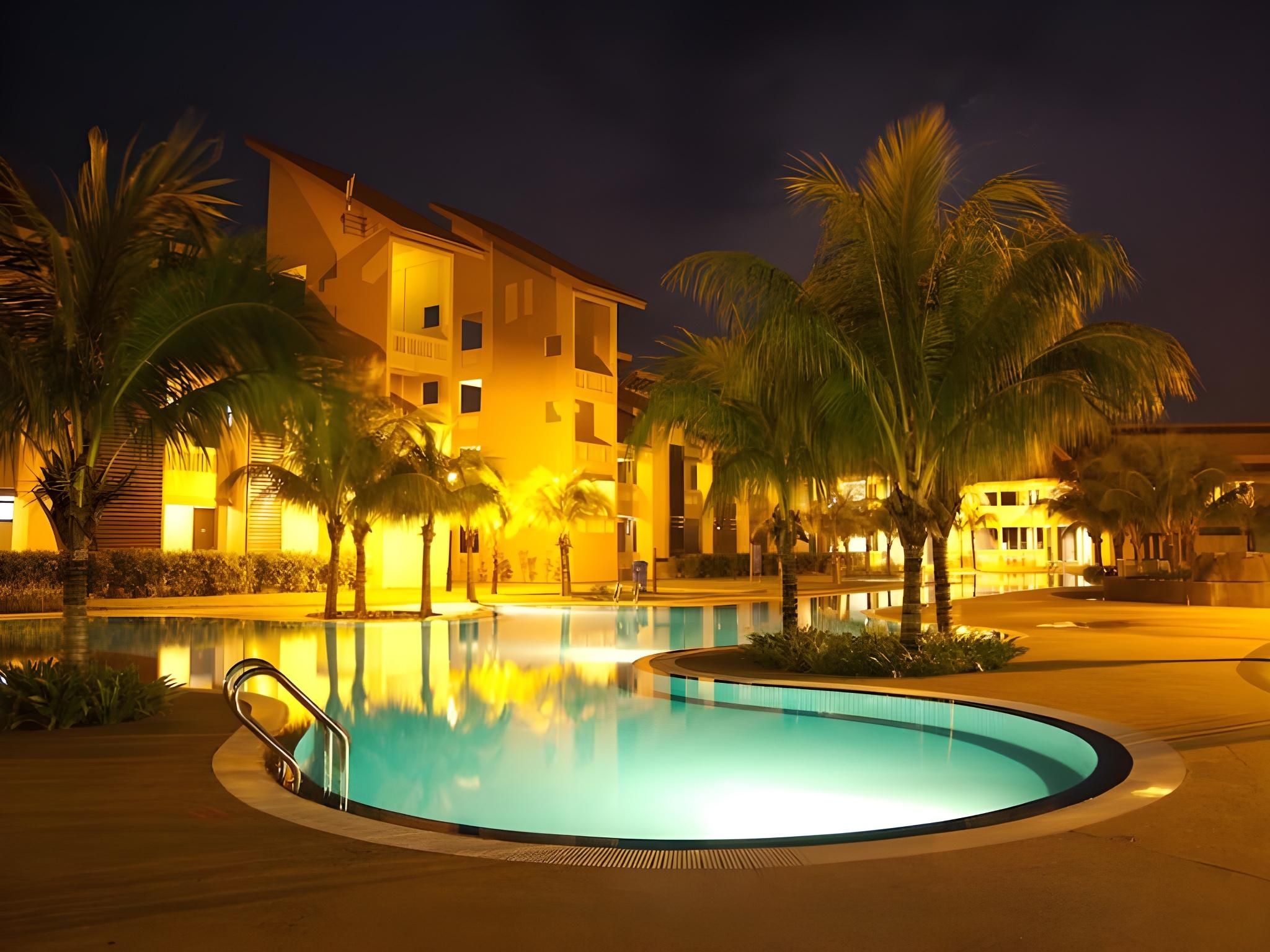 swimming pool [outdoor]