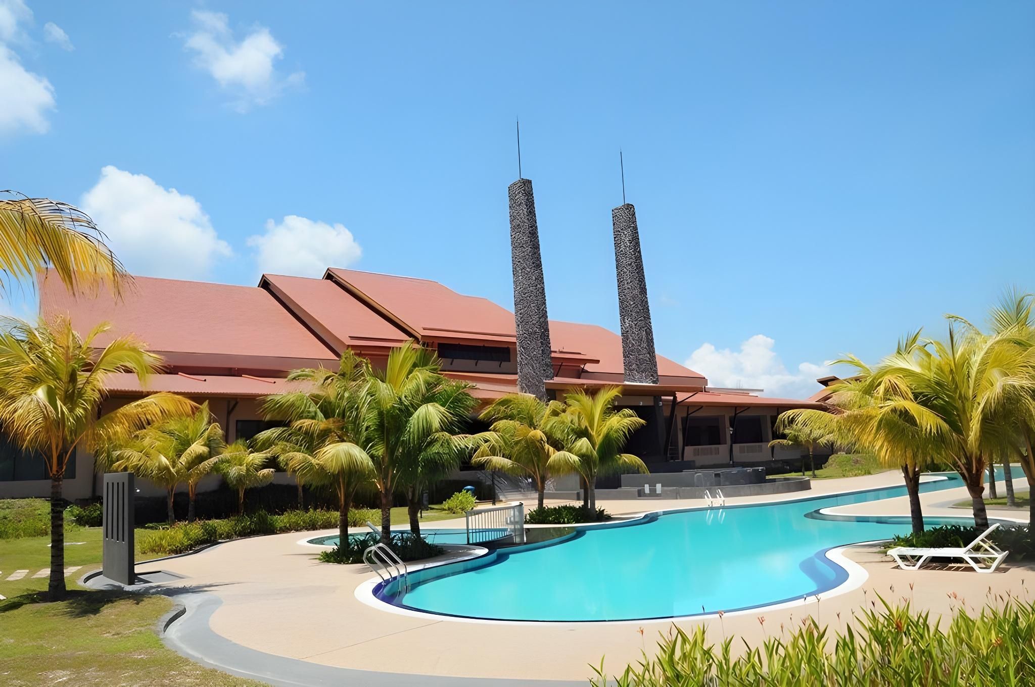 swimming pool [outdoor]