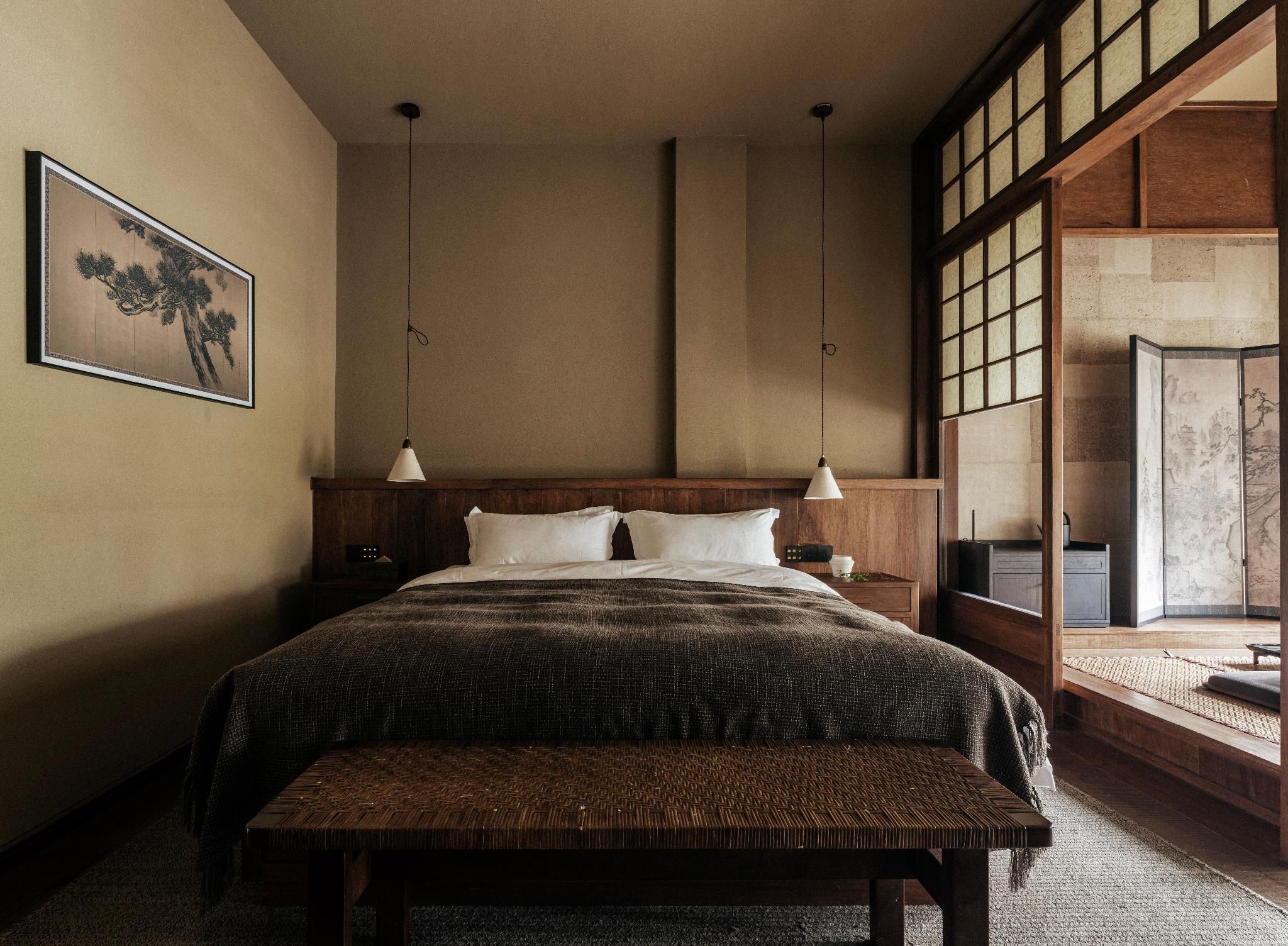Tatami Queen Room