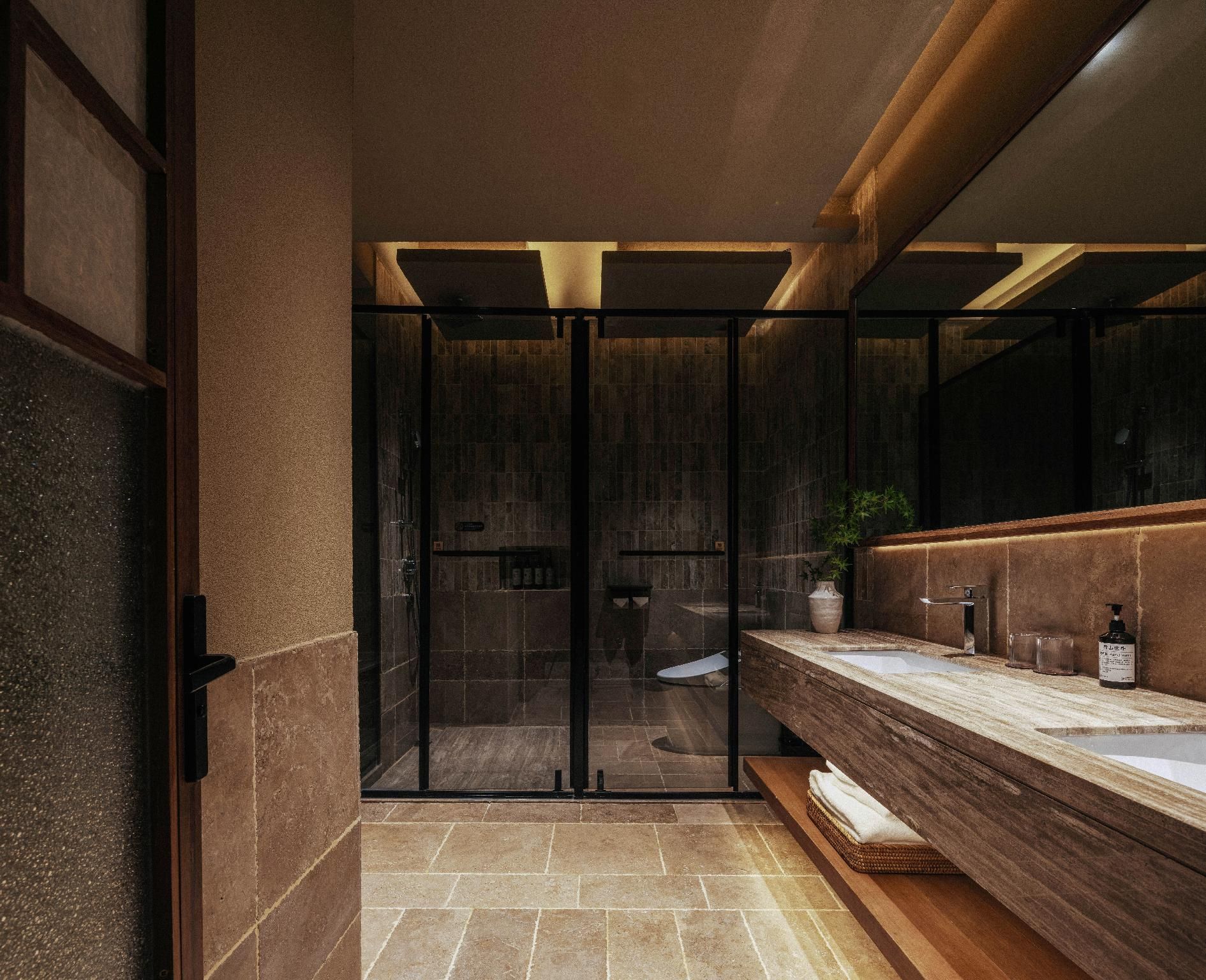 GTR - Guest Room with One 1.8M Bed