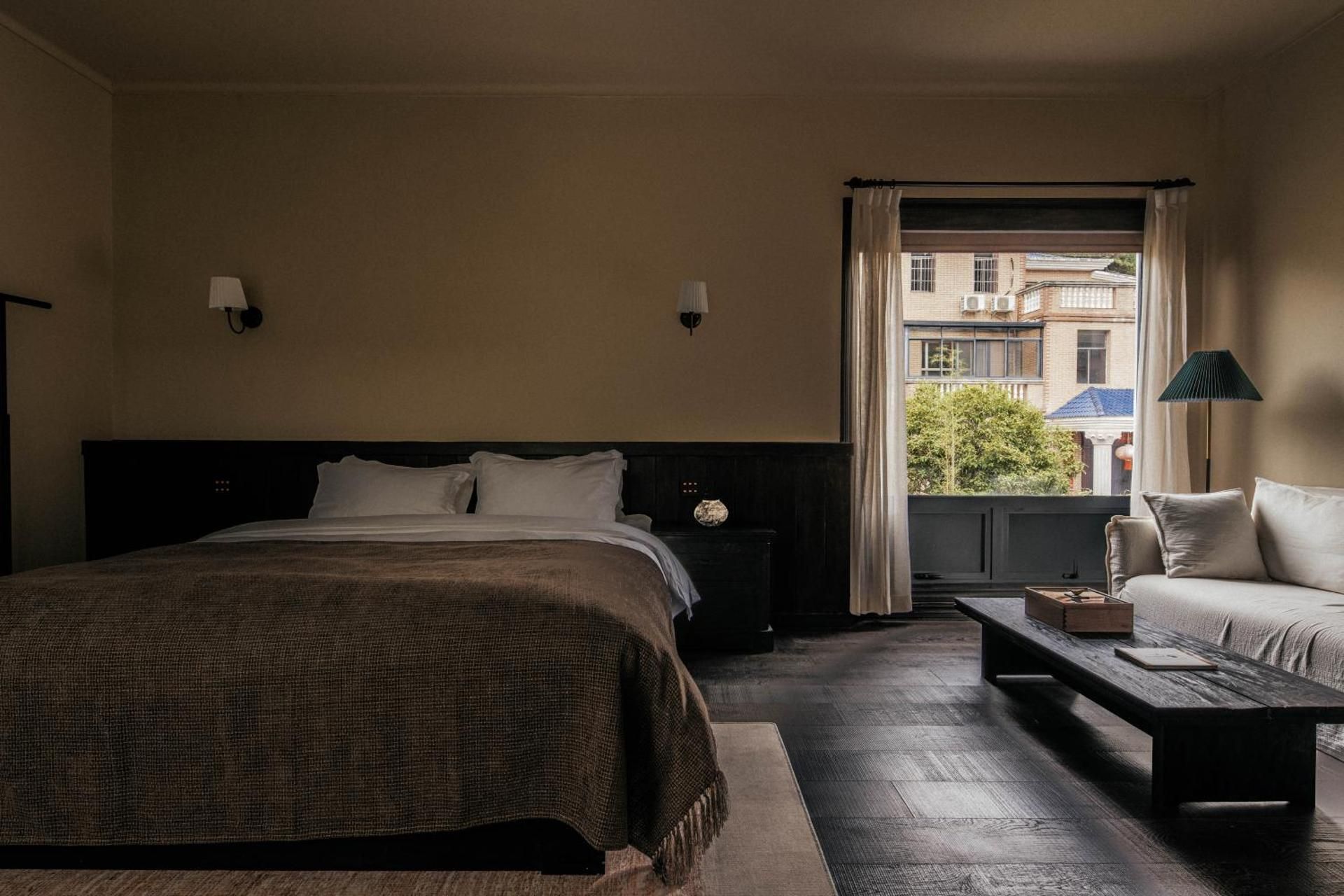Deluxe Double Room with Shower