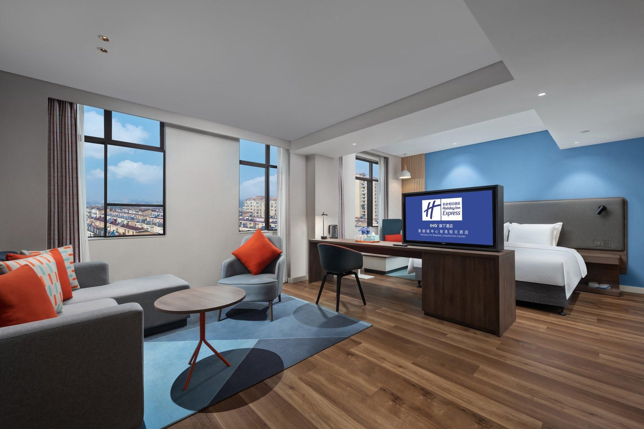 Holiday Inn Express Jingdezhen City Center By IHG 1 King Suite 3