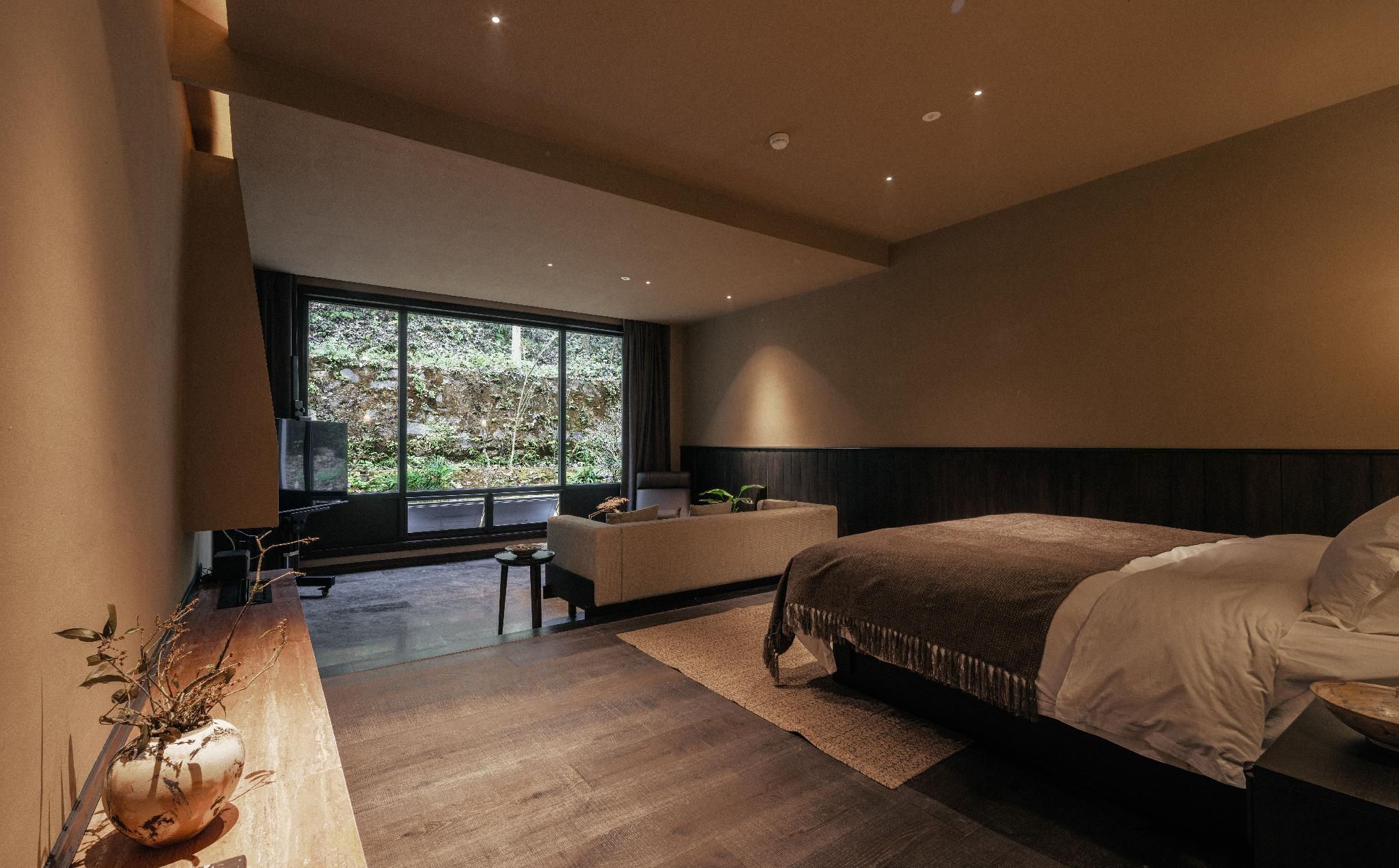 Huazhu - Room With Bed