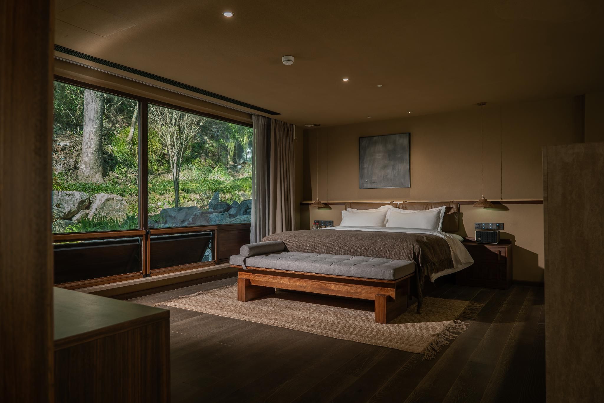 Superior King Room with Bathtub