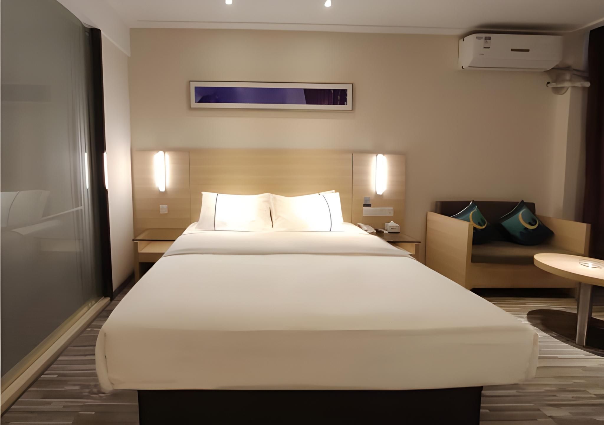 Business Queen Room