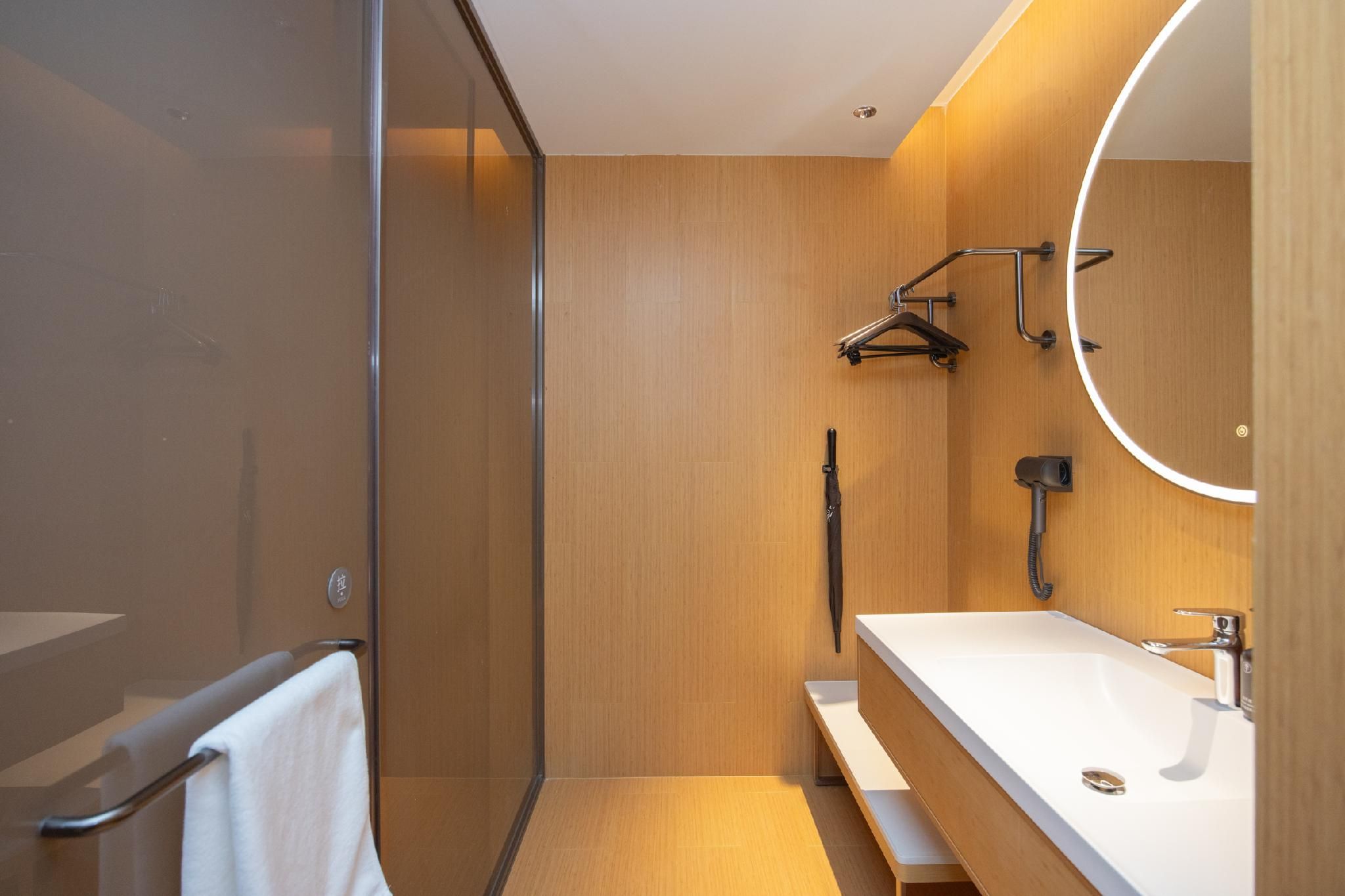 Huazhu - Deluxe Suite