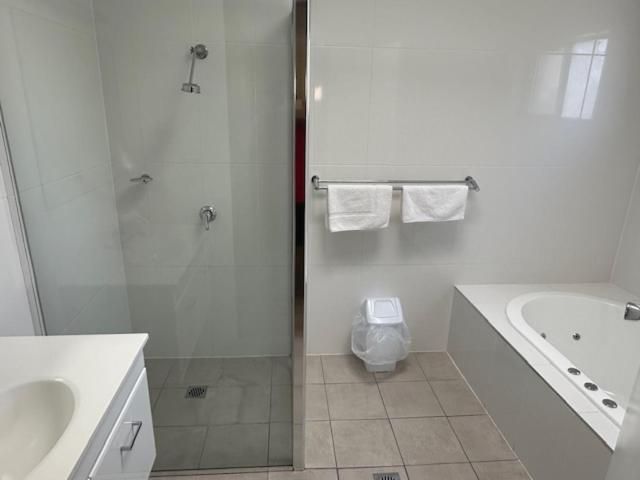 Executive King Suite with Spa Bath