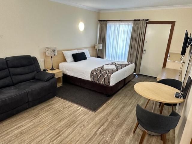 Executive King Suite with Spa Bath
