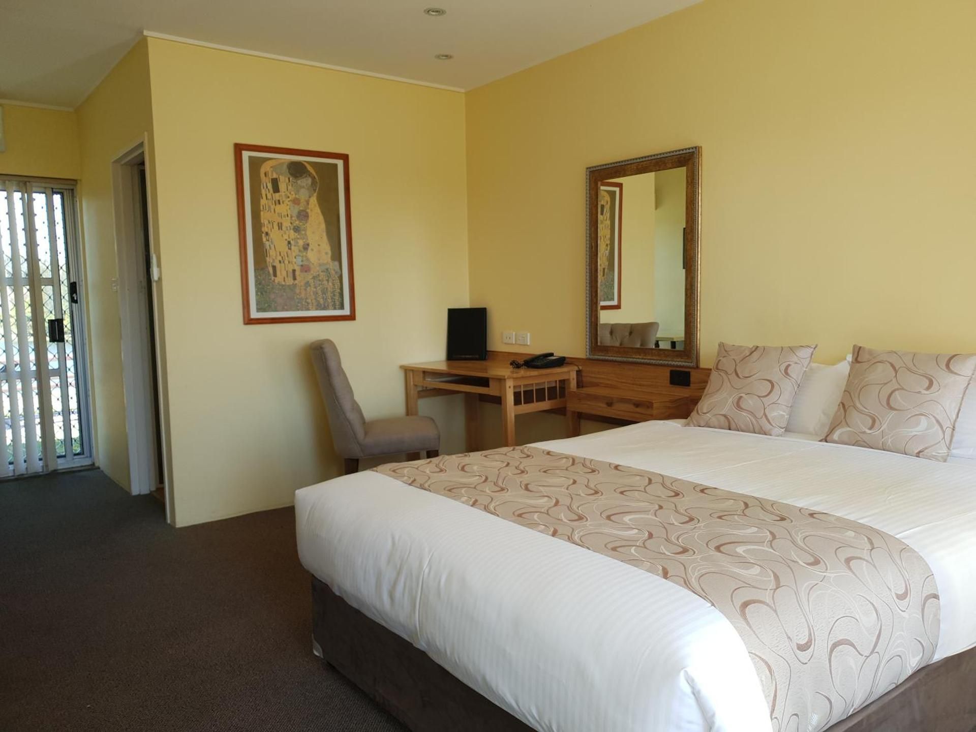 Executive Queen Room with River View