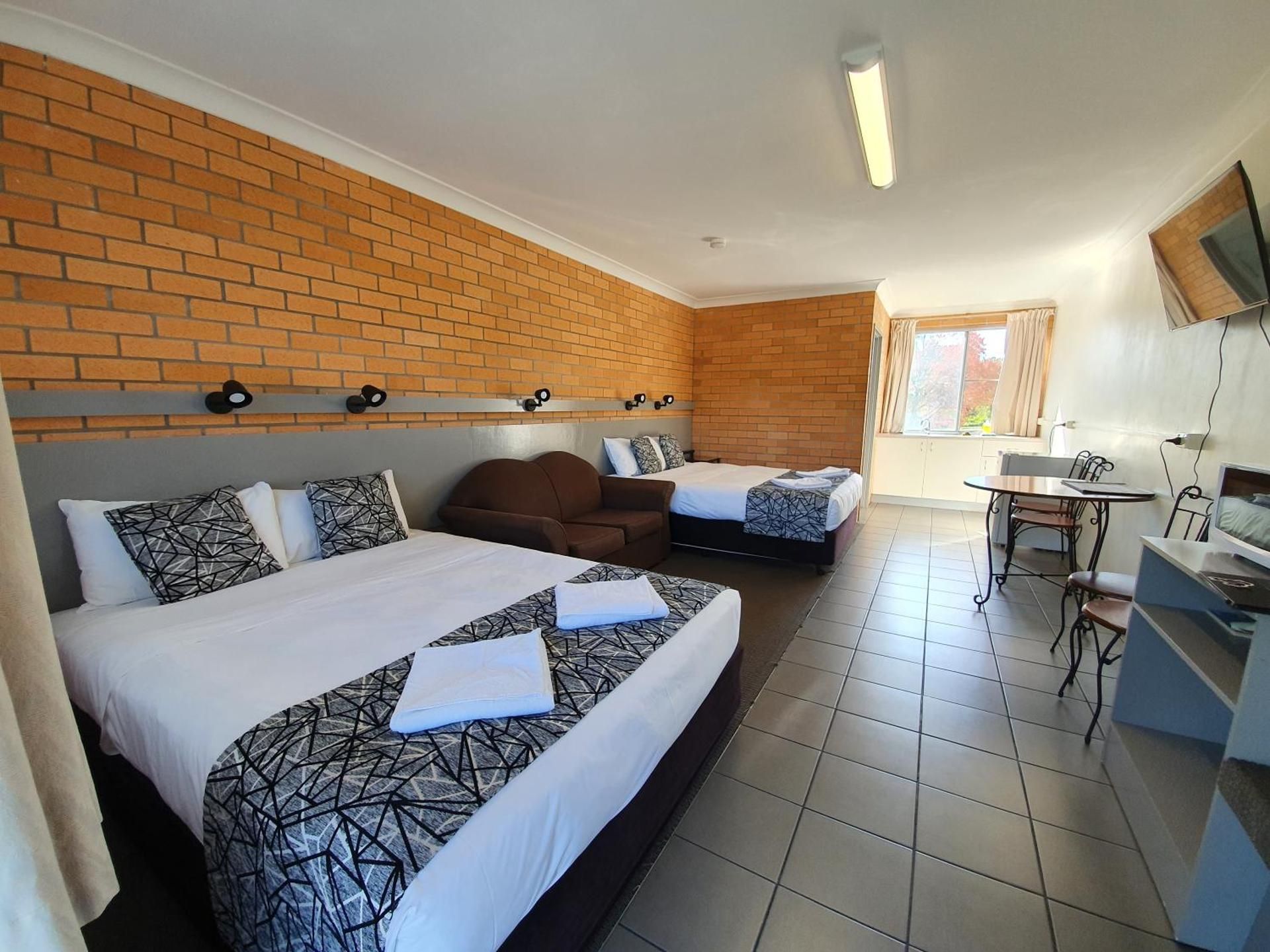 Superior Twin Queen Room