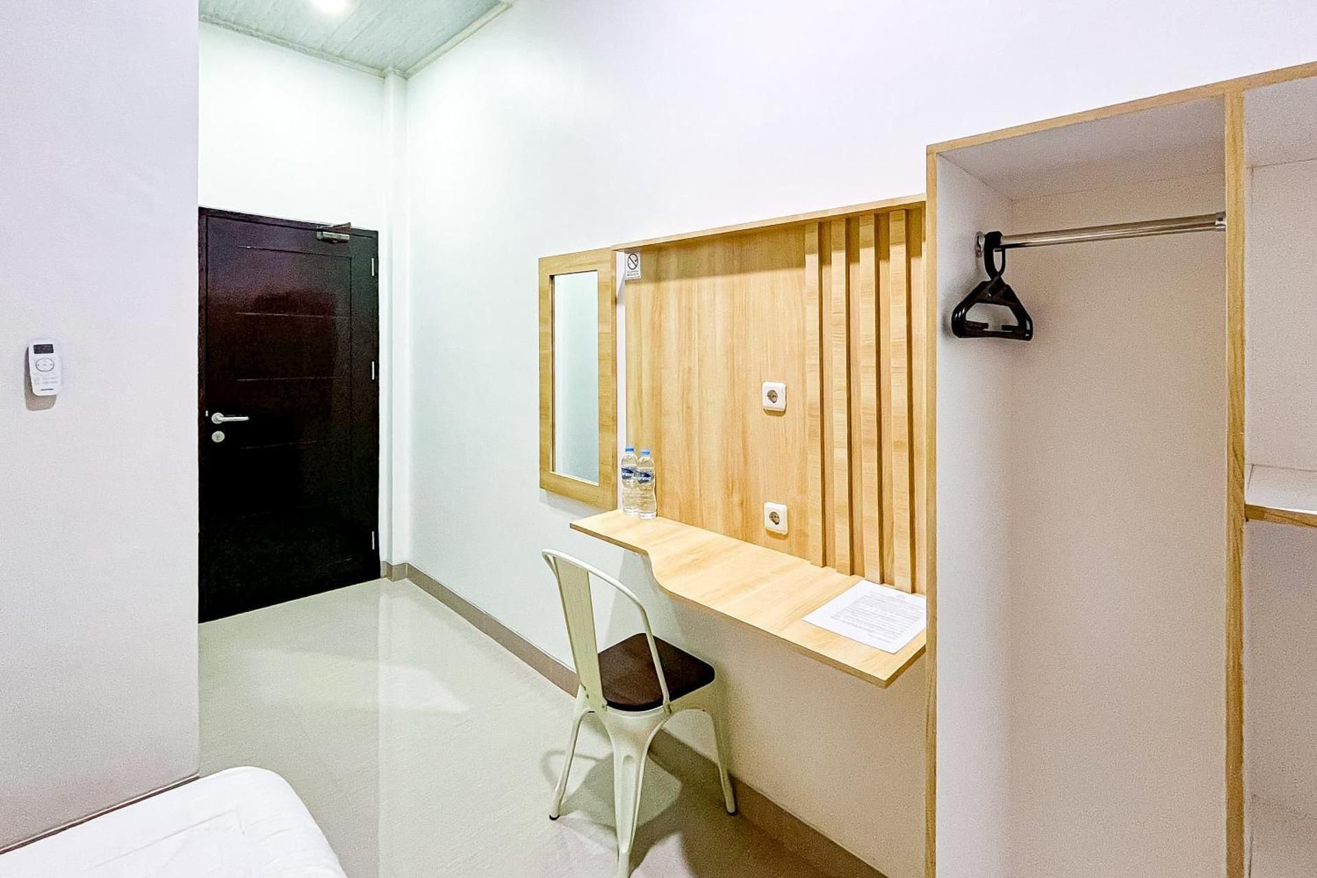 RedDoorz Plus @ Krishna Homestay Kupang Single Room 3