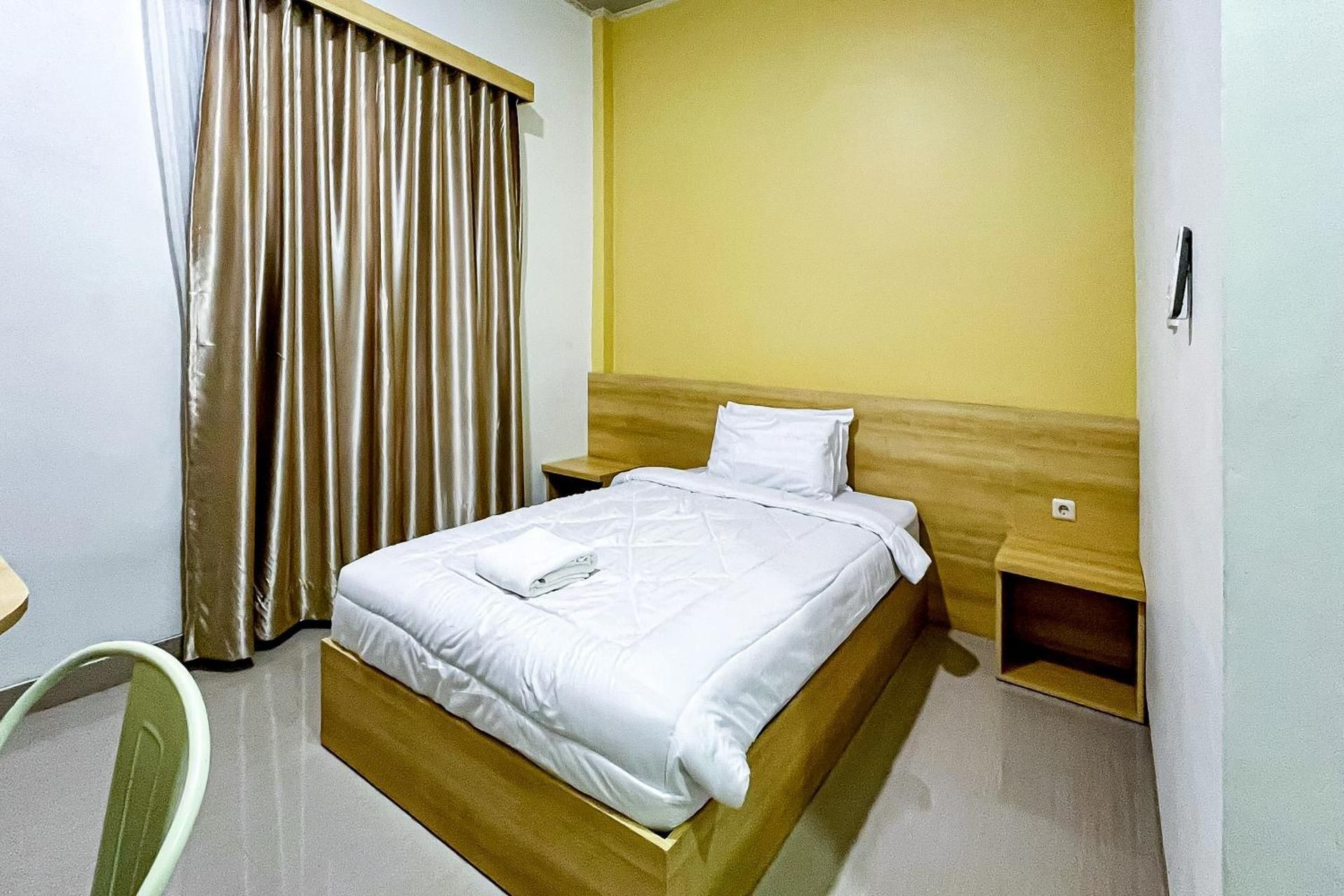 RedDoorz Plus @ Krishna Homestay Kupang Single Room