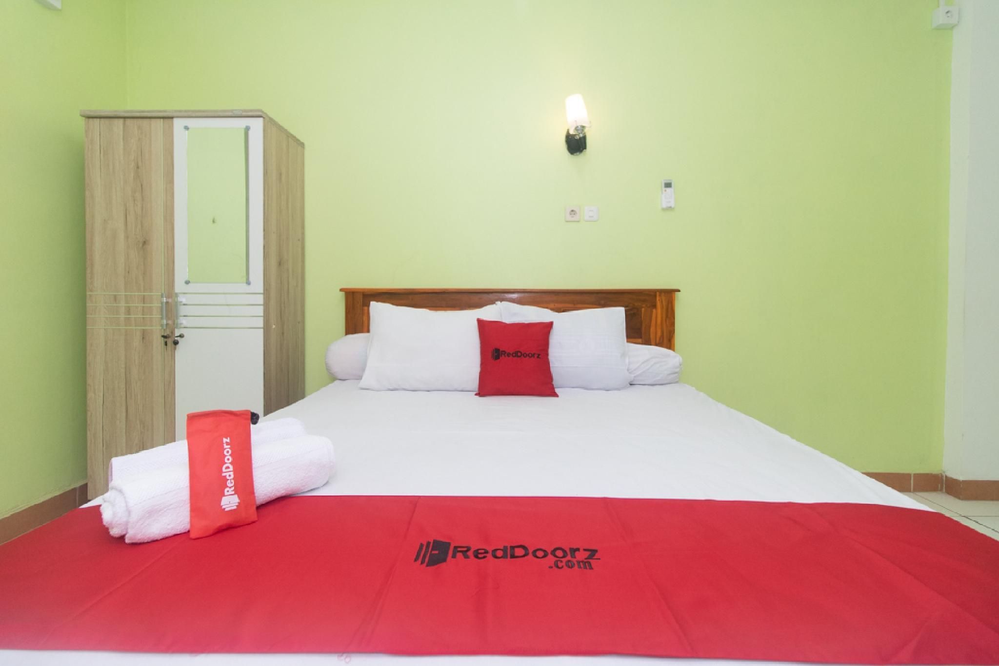 RedDoorz Room