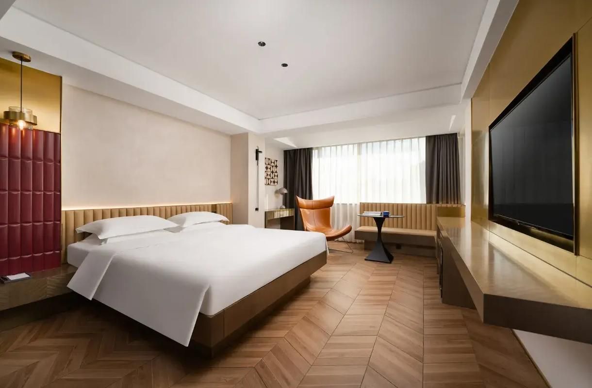 Business King Room