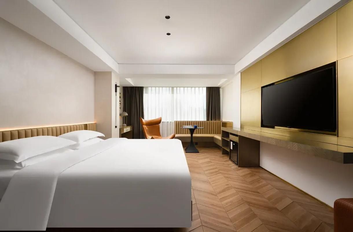 Business King Room