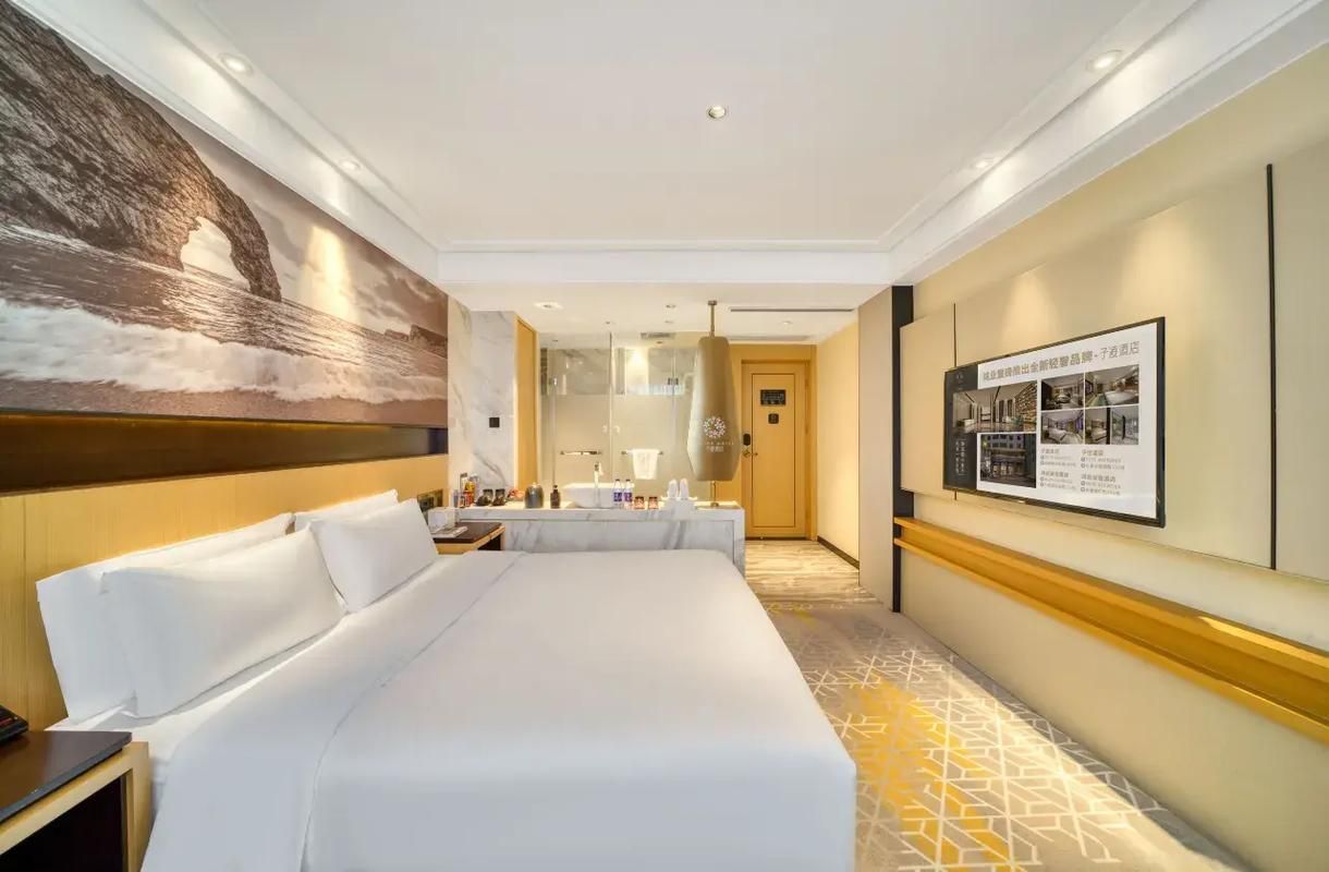 Queen Room with View