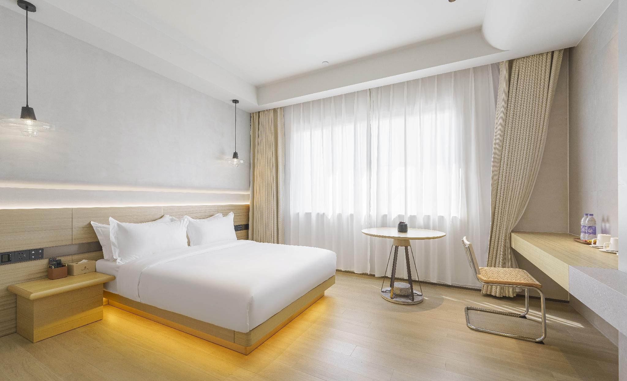 Comfort Queen Room