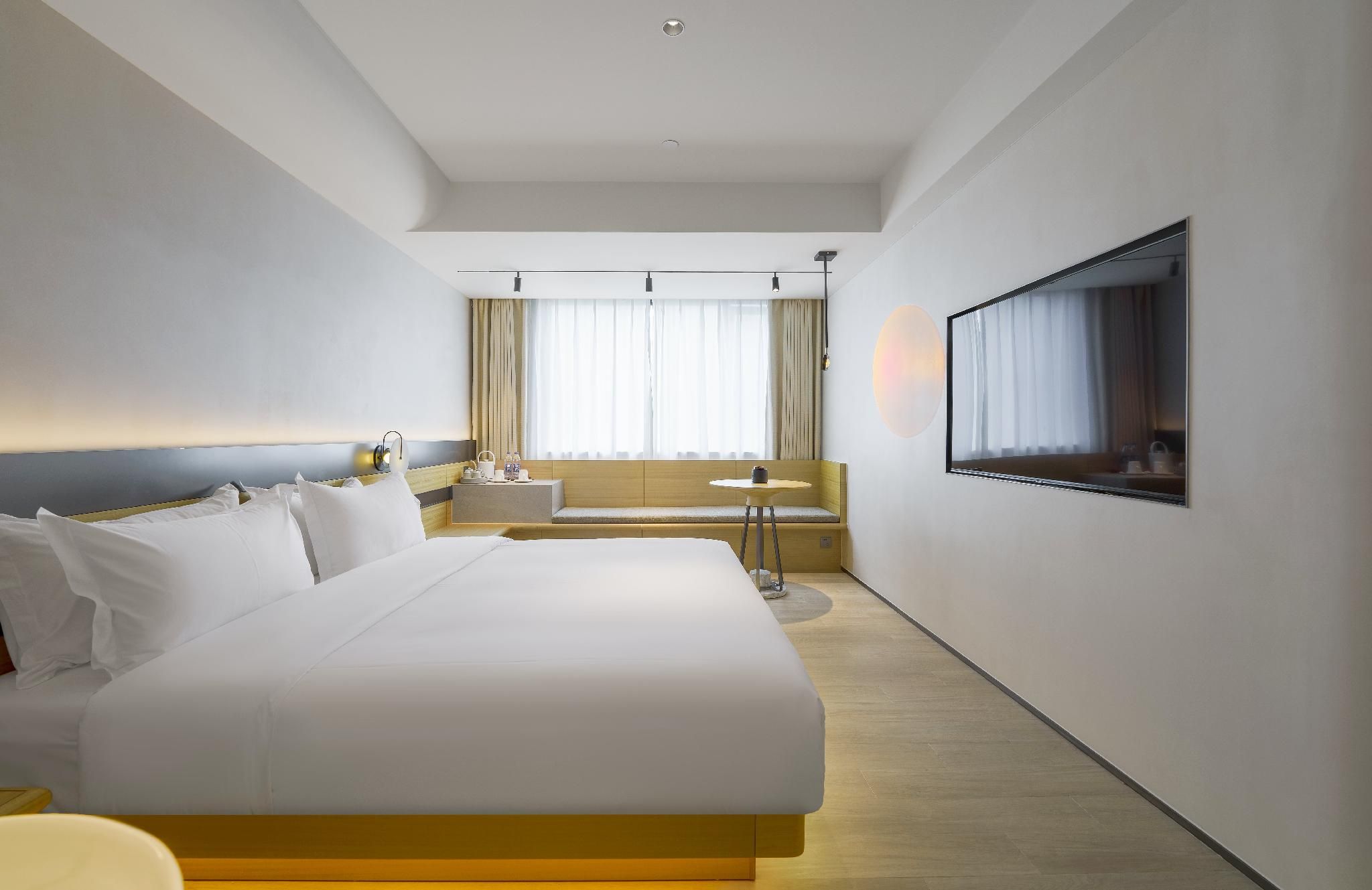 Business King Room