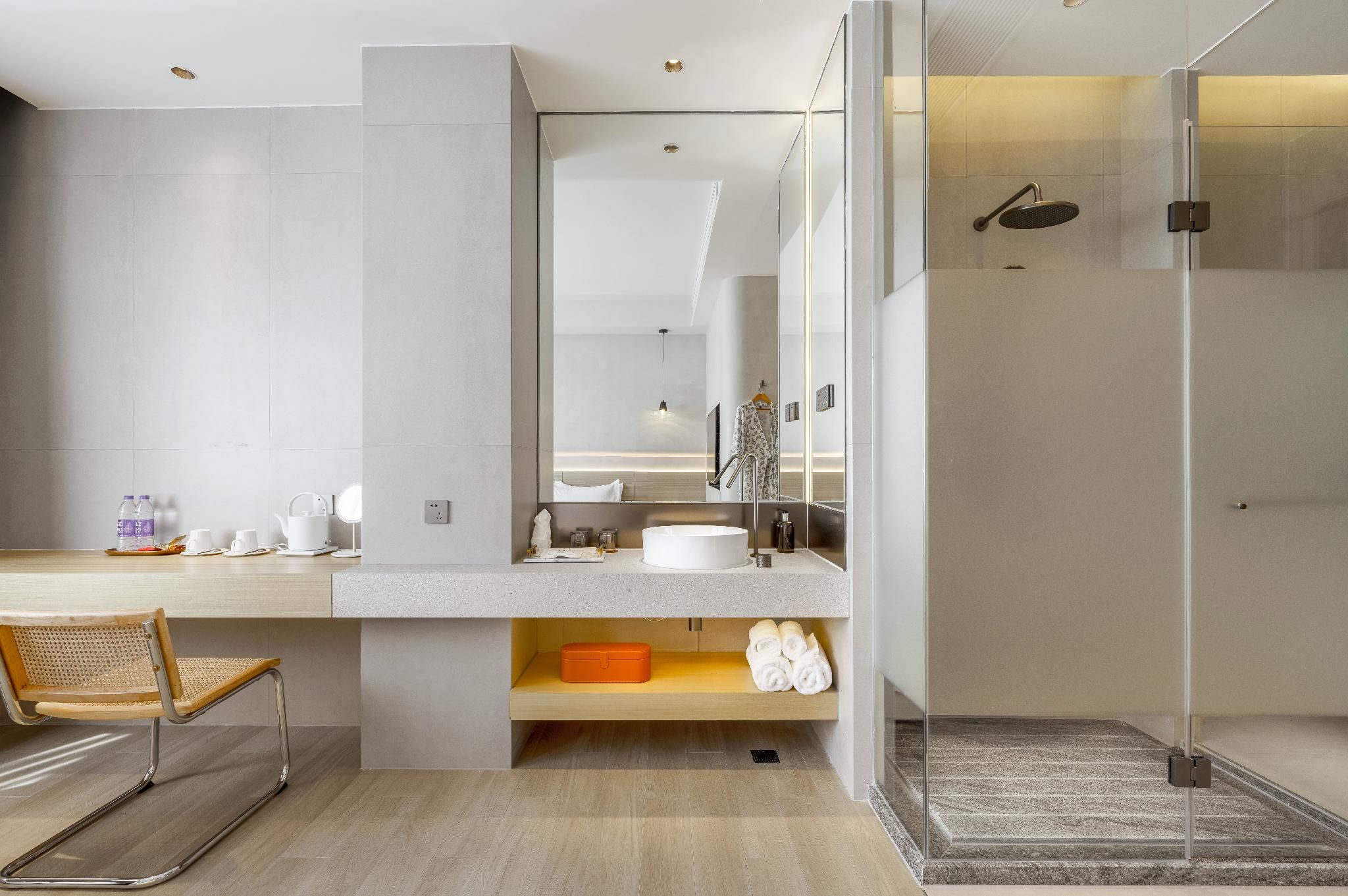 Comfort Queen Room