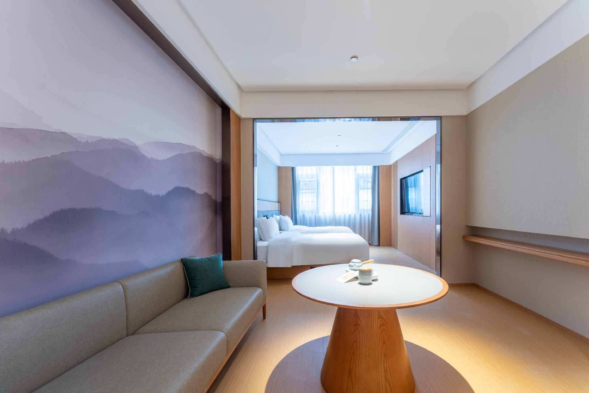 Huazhu - Deluxe Bed Room