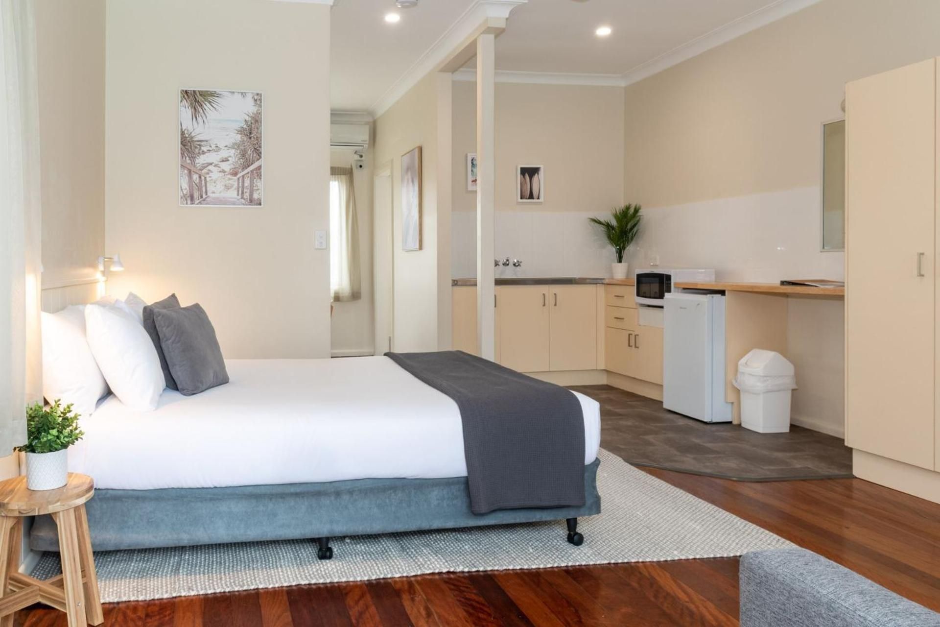 Deluxe Queen Room
