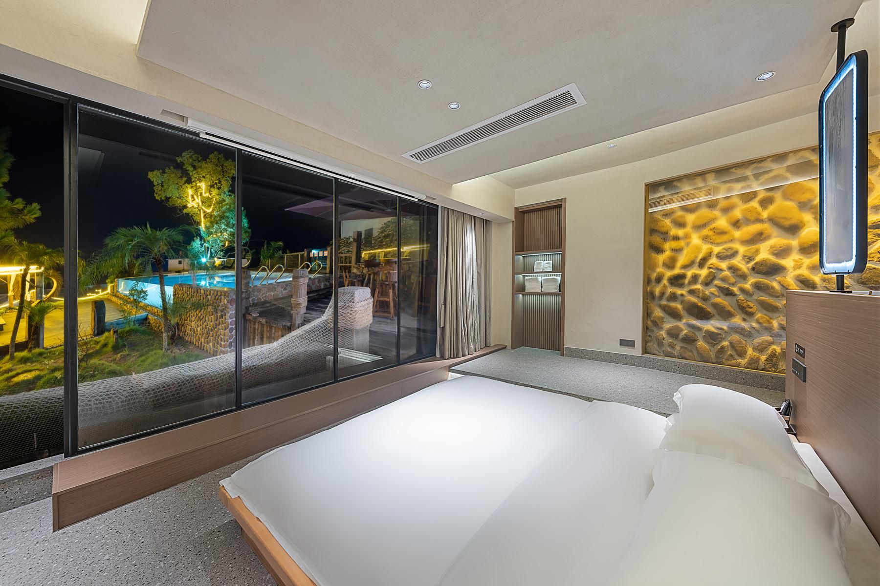 GTR - Guest Room with One 1.8M Bed