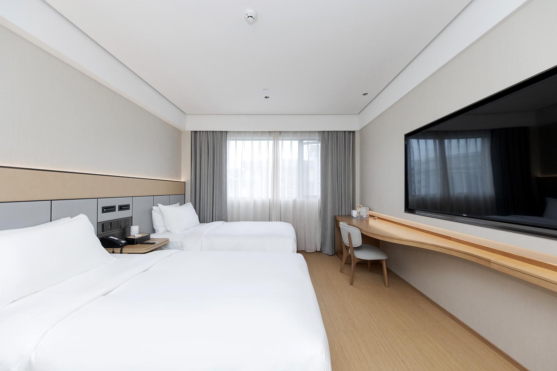 Huazhu - Superior Twin