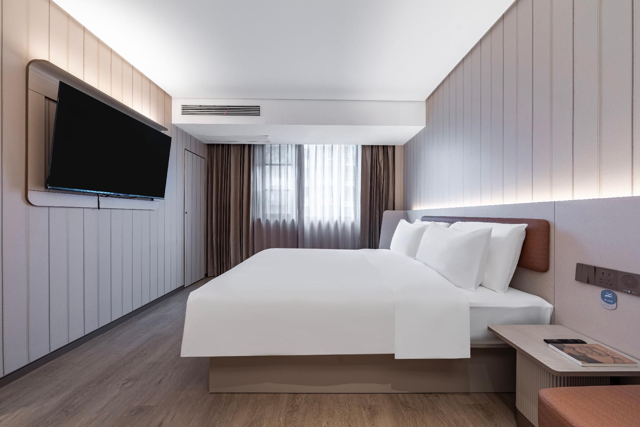 Business Queen Bed Room