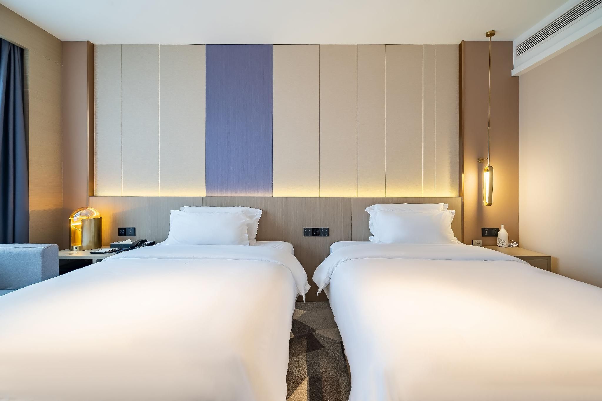 WH - Deluxe Room Twin