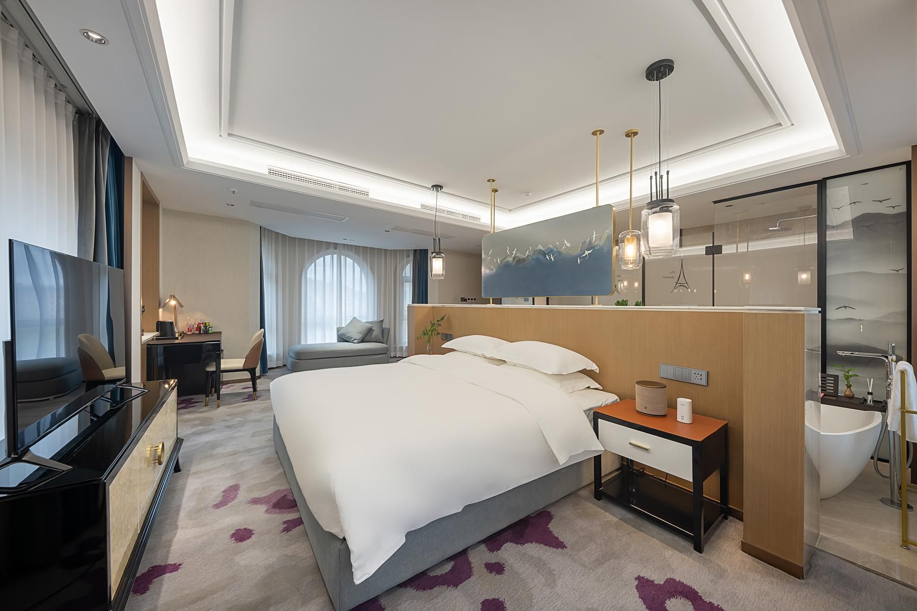 Room with Queen Bed