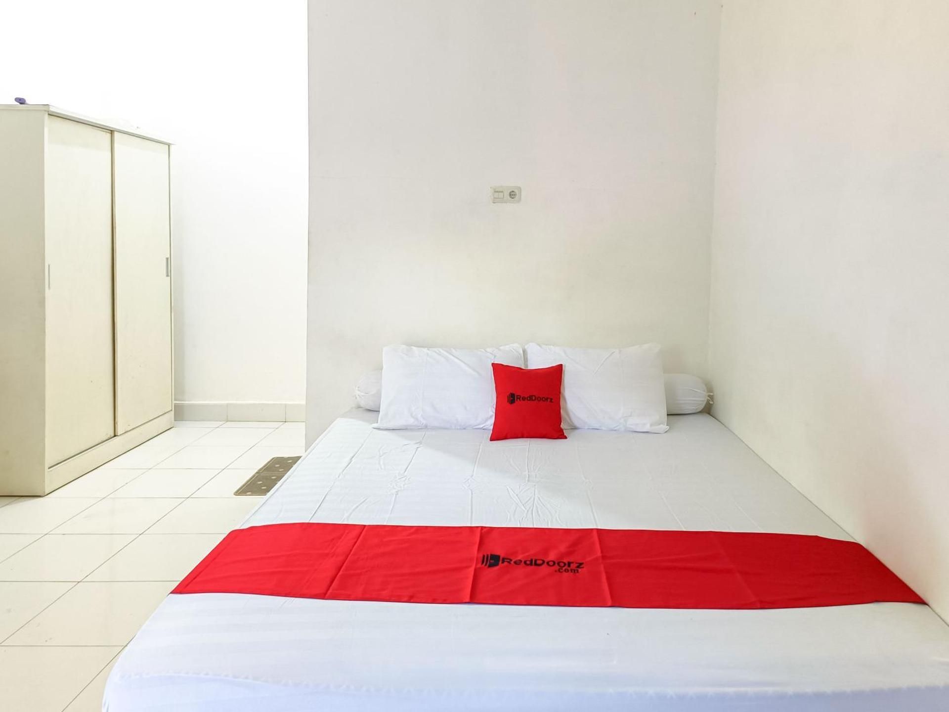 RedDoorz Room