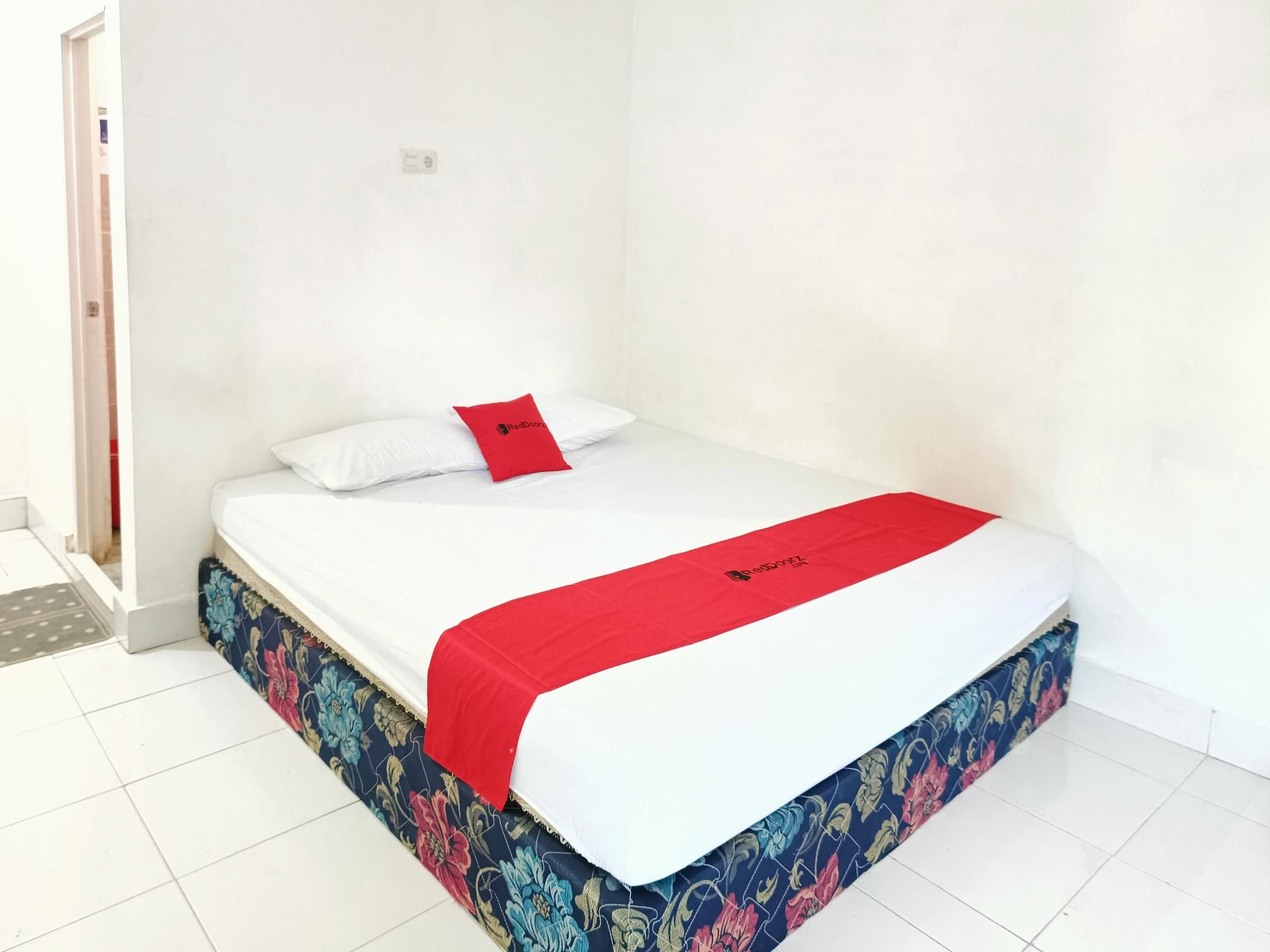 RedDoorz Room