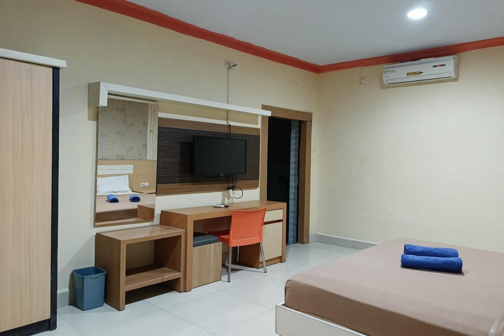 Hotel O Puri Homestay Deluxe Double Room 3