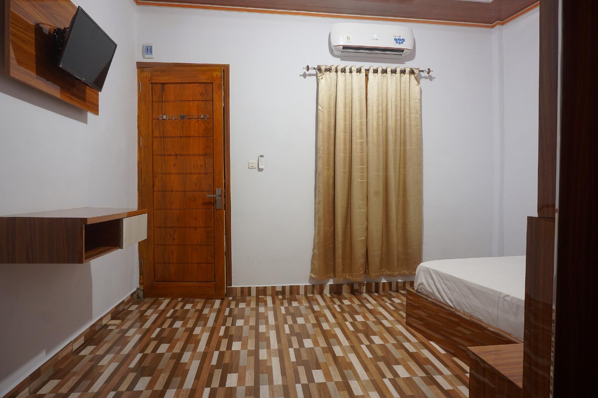 Hotel O Pondom Danu 77 Standard Double Room 3