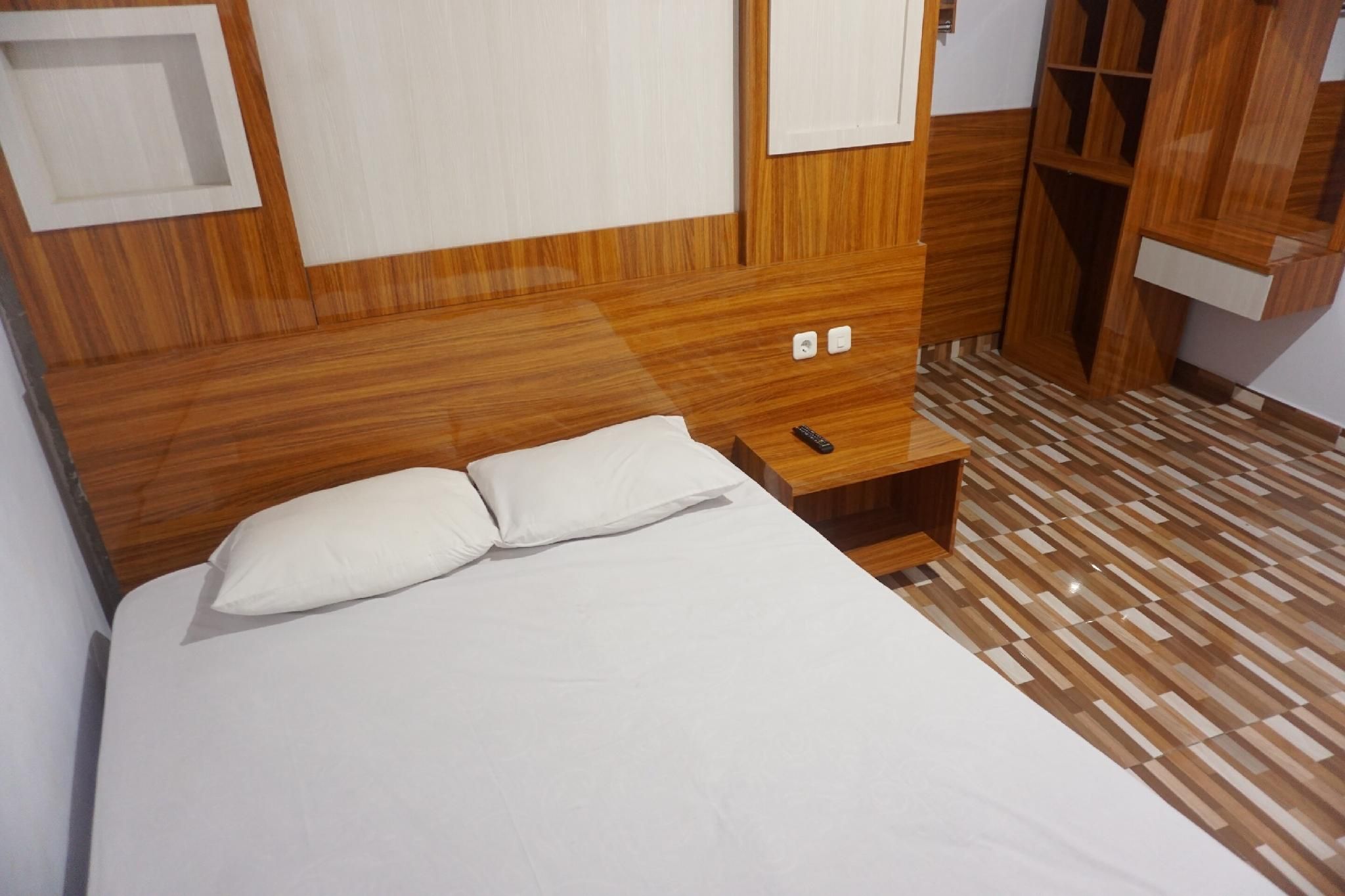 Hotel O Pondom Danu 77 Standard Double Room 2