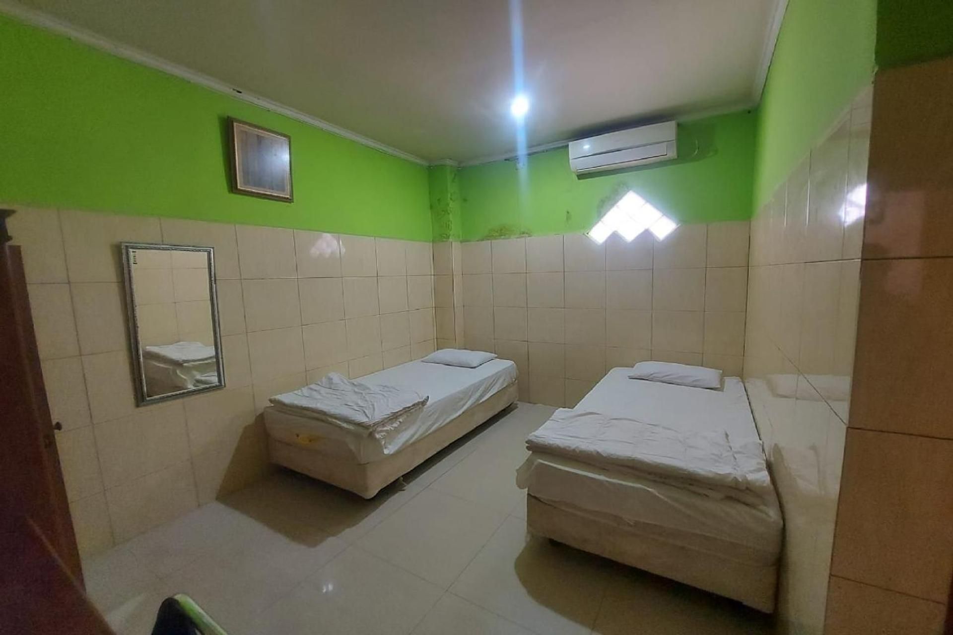 Hotel Mulia Kendari RedPartner Twin Room 3