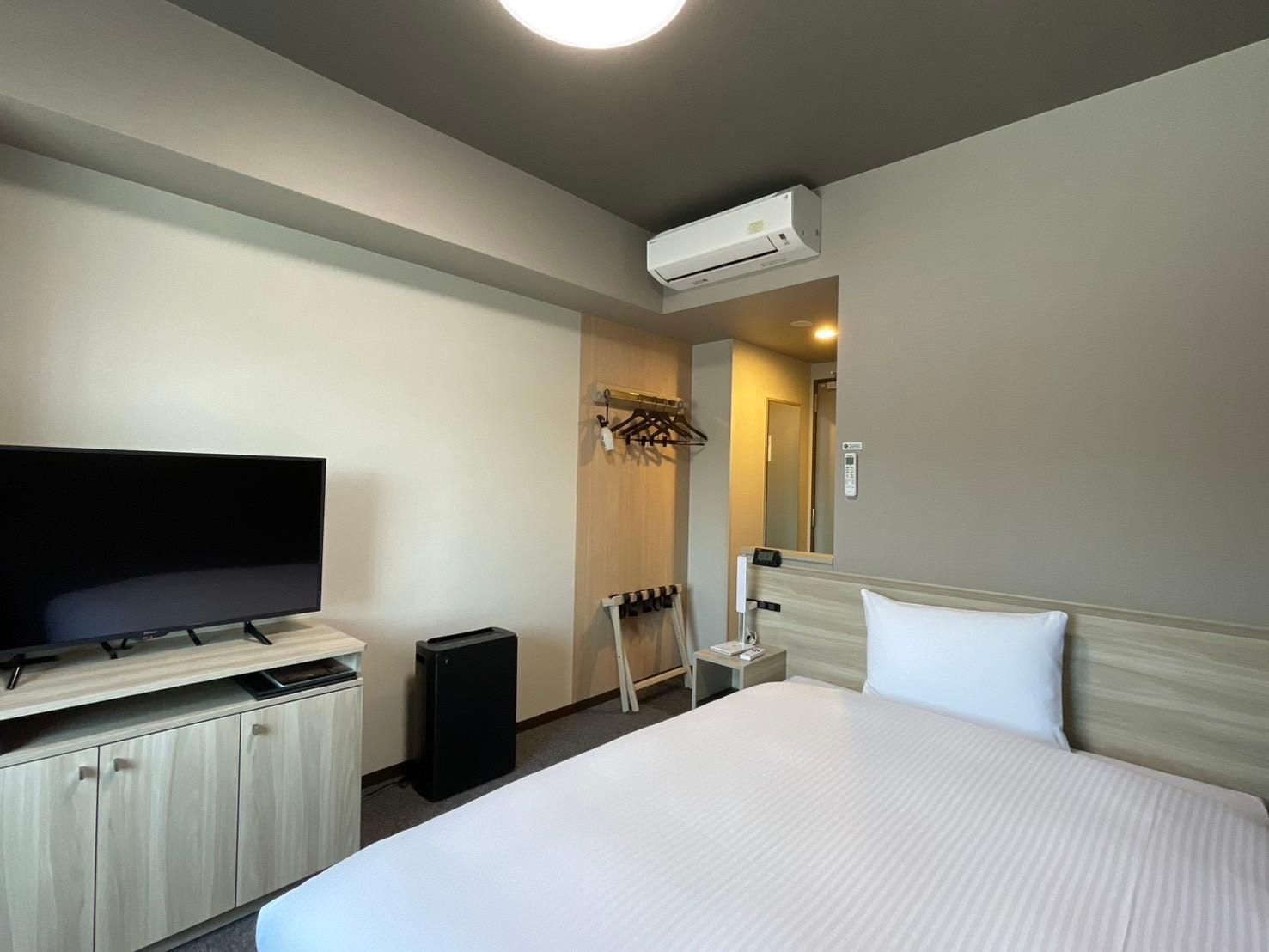 Single Room - Smoking, E-Cigarette Only