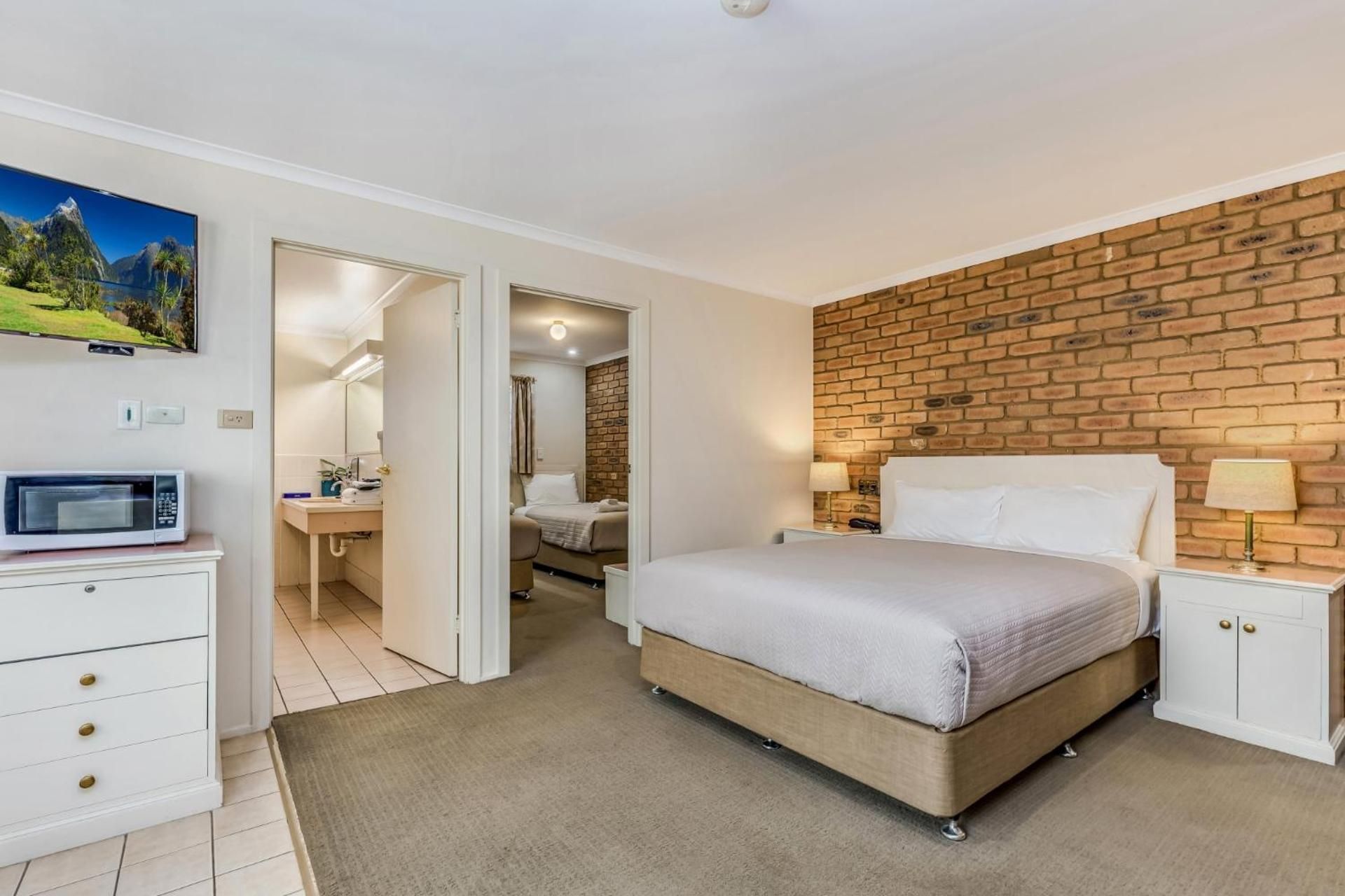 Standard Family Suite