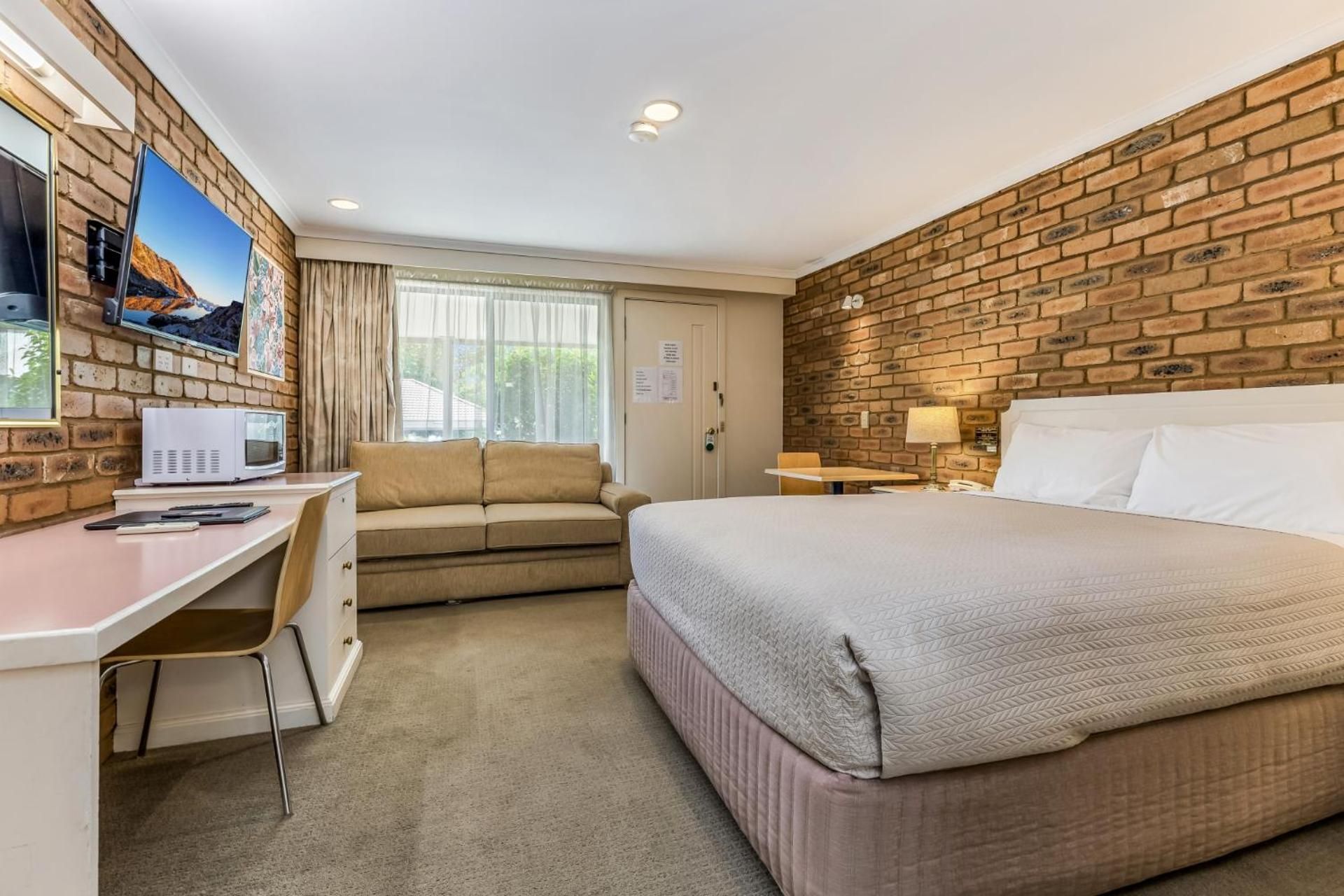 Bendigo Golden Square Motor Inn  Standard Queen Room - Disability Access