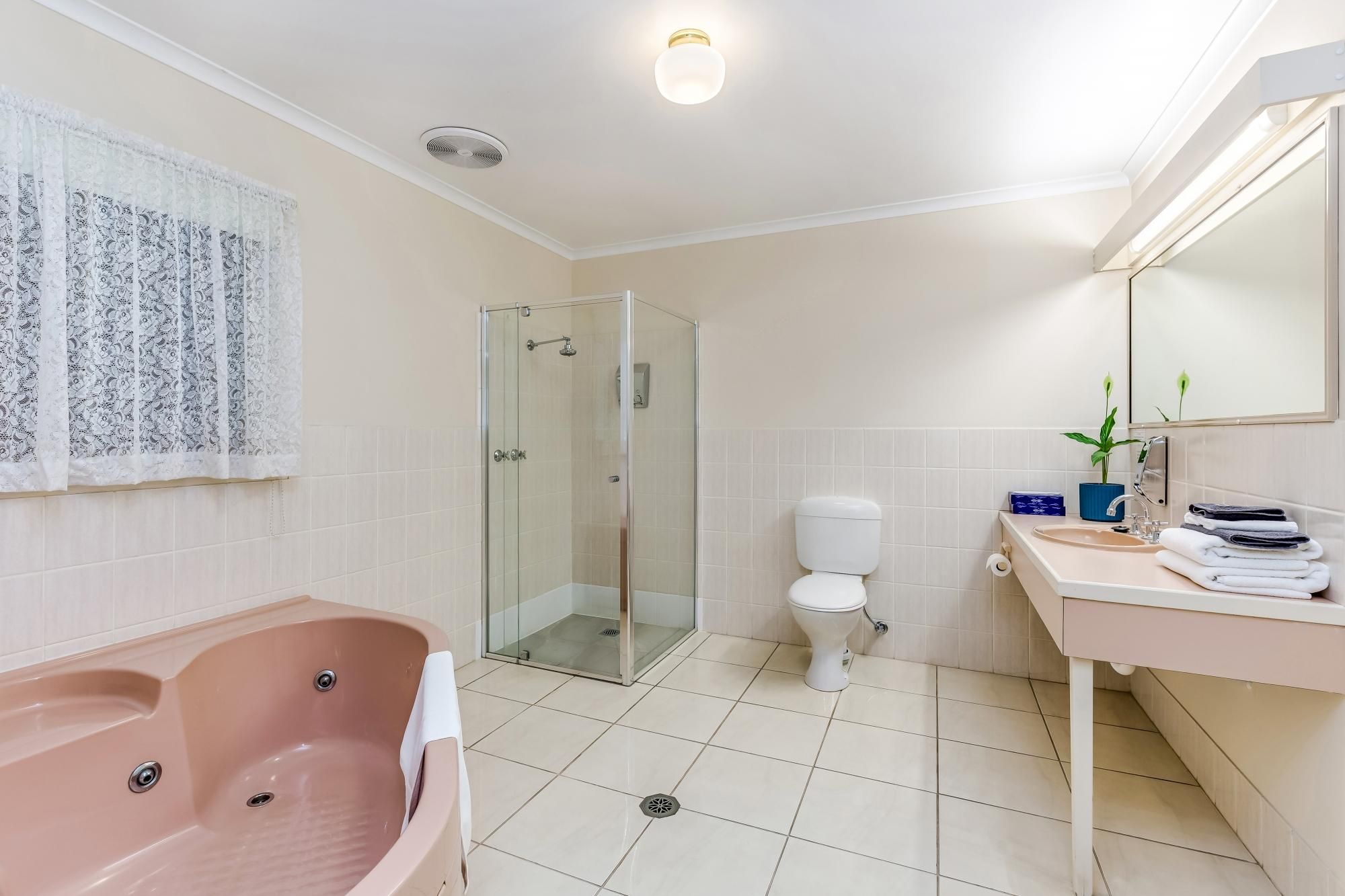 Executive Queen Spa Suite