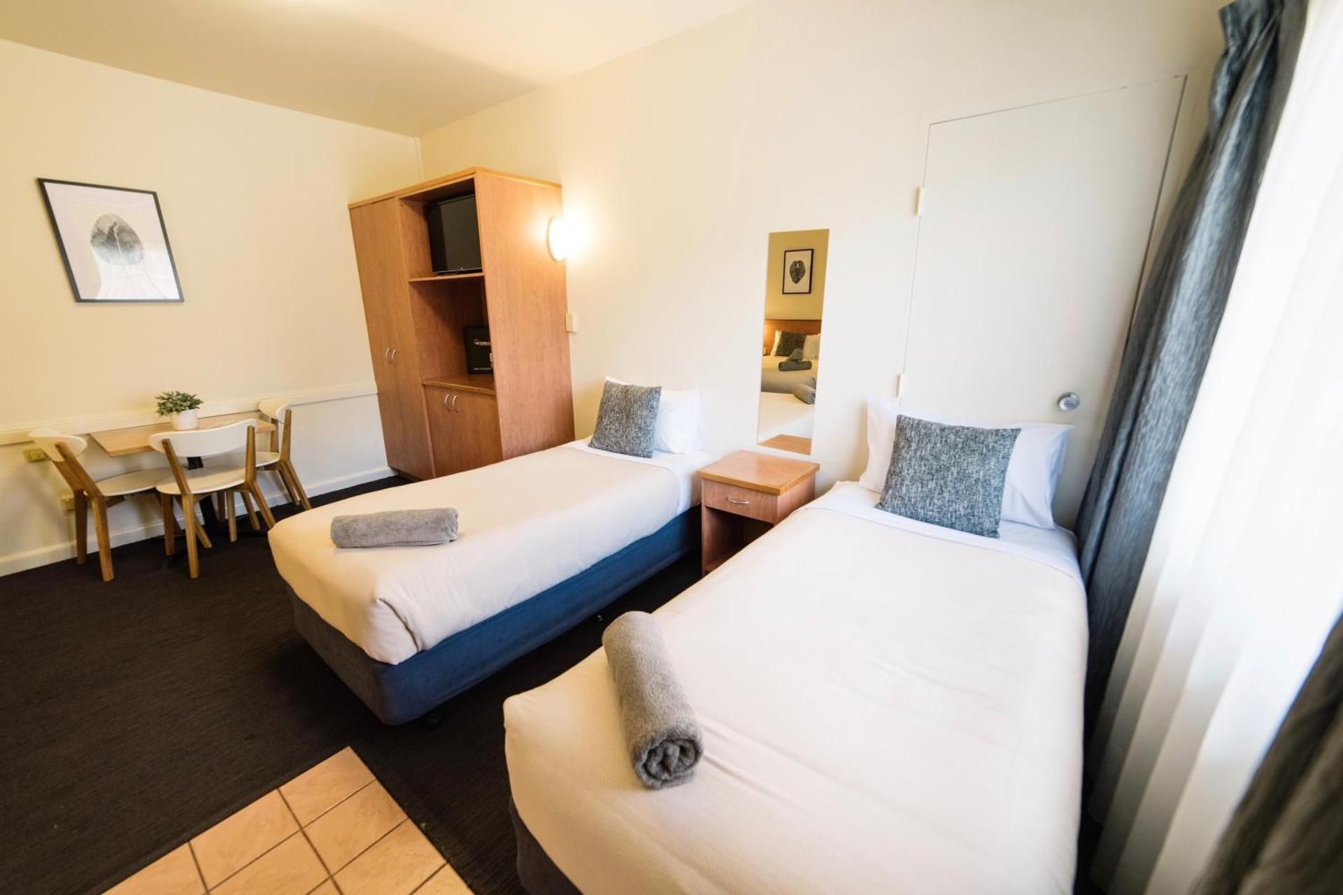 Barclay On View Triple Room 2